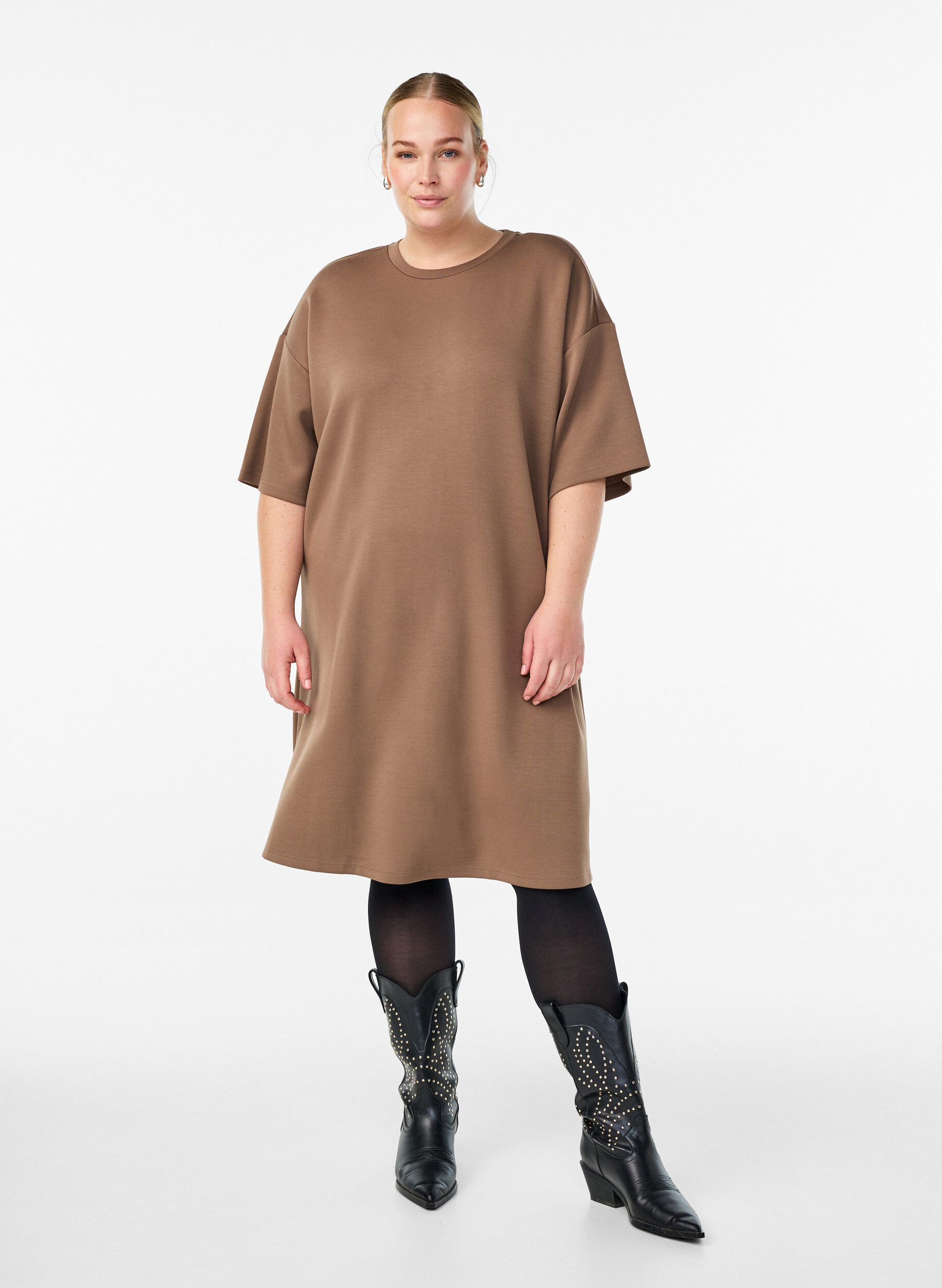 Zizzifashion T-shirt dress in jersey with side slits, Brown, Model image number 1