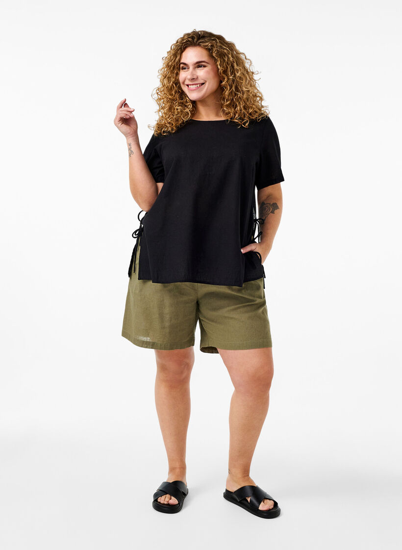 Loose shorts in cotton blend with linen, Deep Lichen Green, Model image number 3
