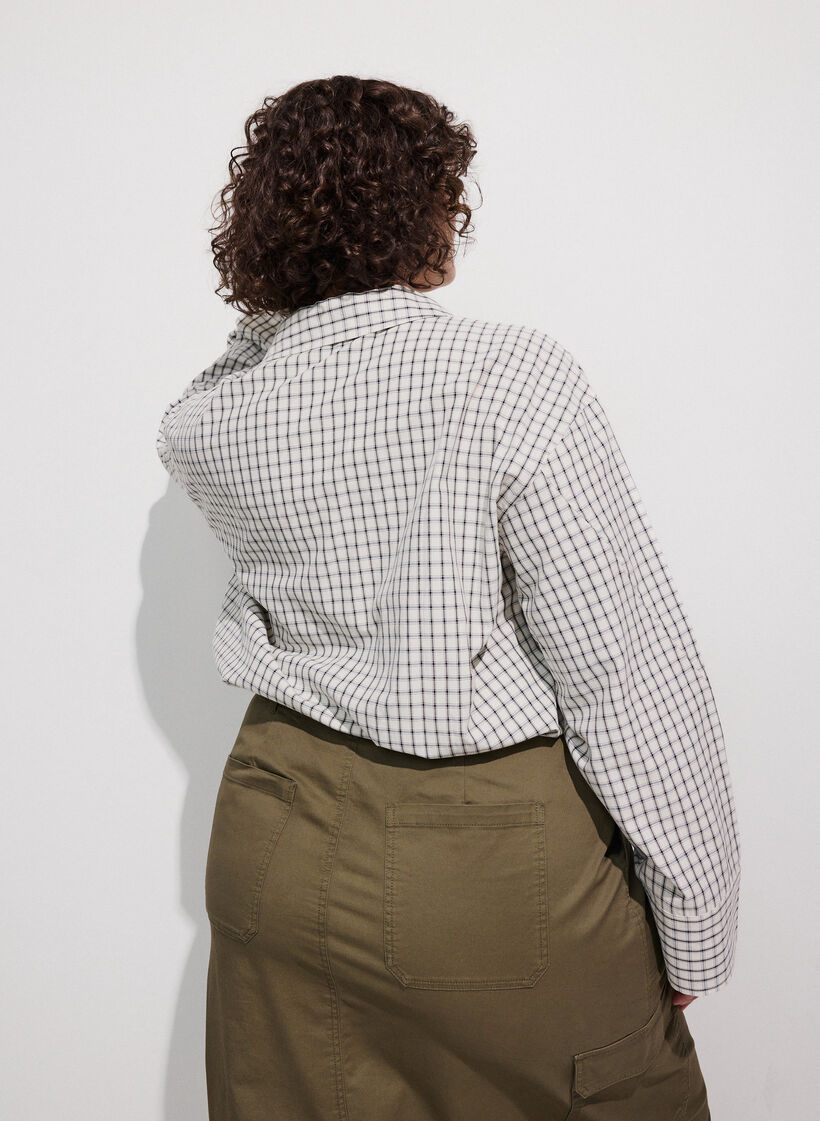 Checked shirt with a chest pocket, White, Model image number 2