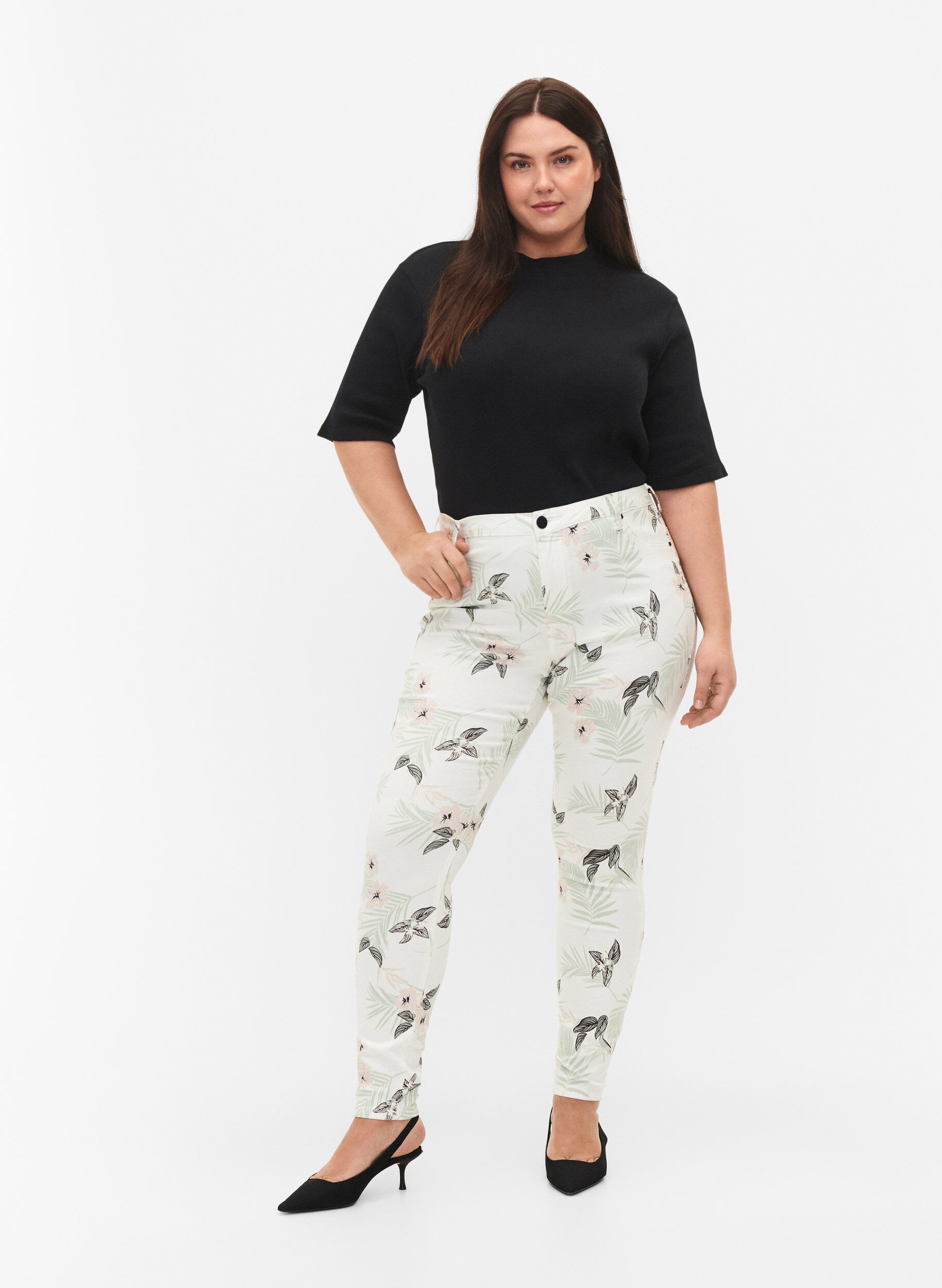 Zizzifashion High waisted Amy jeans with floral print, White Flower AOP L78, Model image number 0