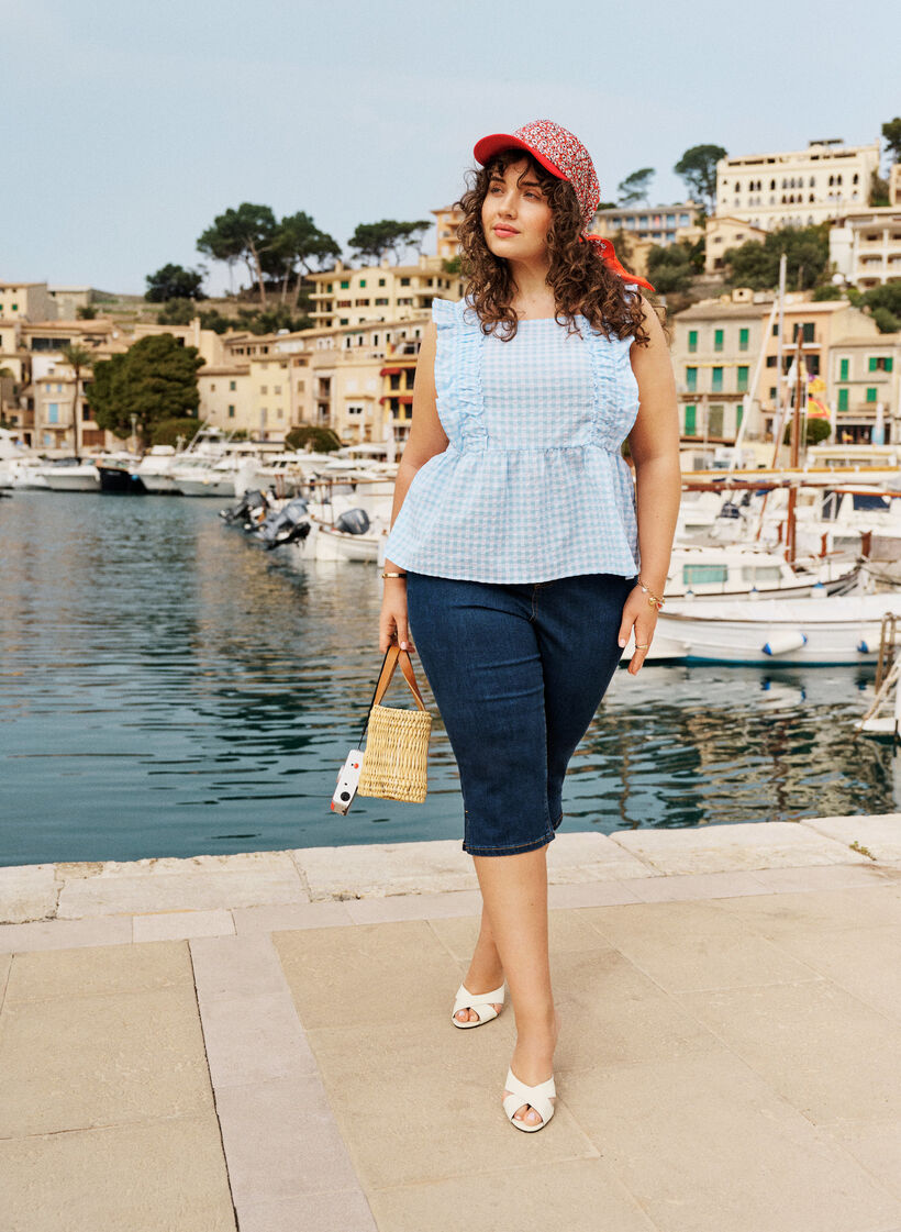 High-waisted slim fit capris in stretch denim, Blue, Image image number 0