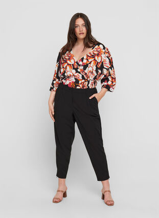 Cropped trousers in a classic design, Black, Model image number 0