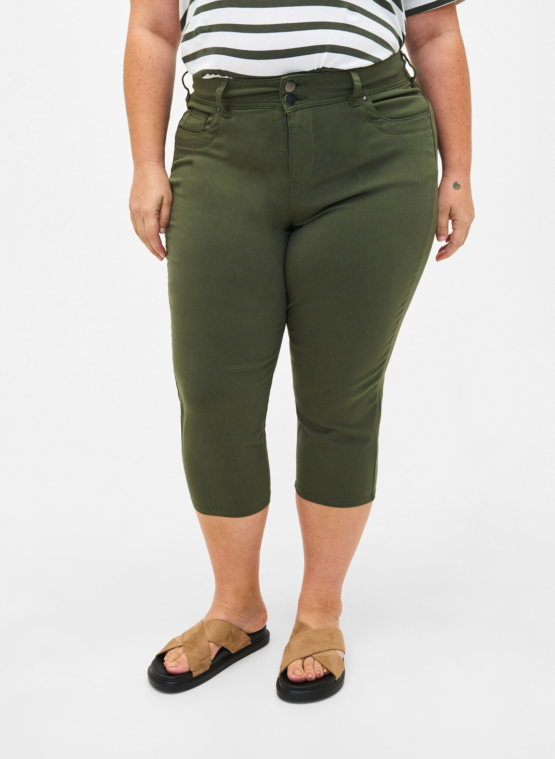 Zizzifashion Tight fit Capri pants in a viscose blend, Thyme, Model image number 2