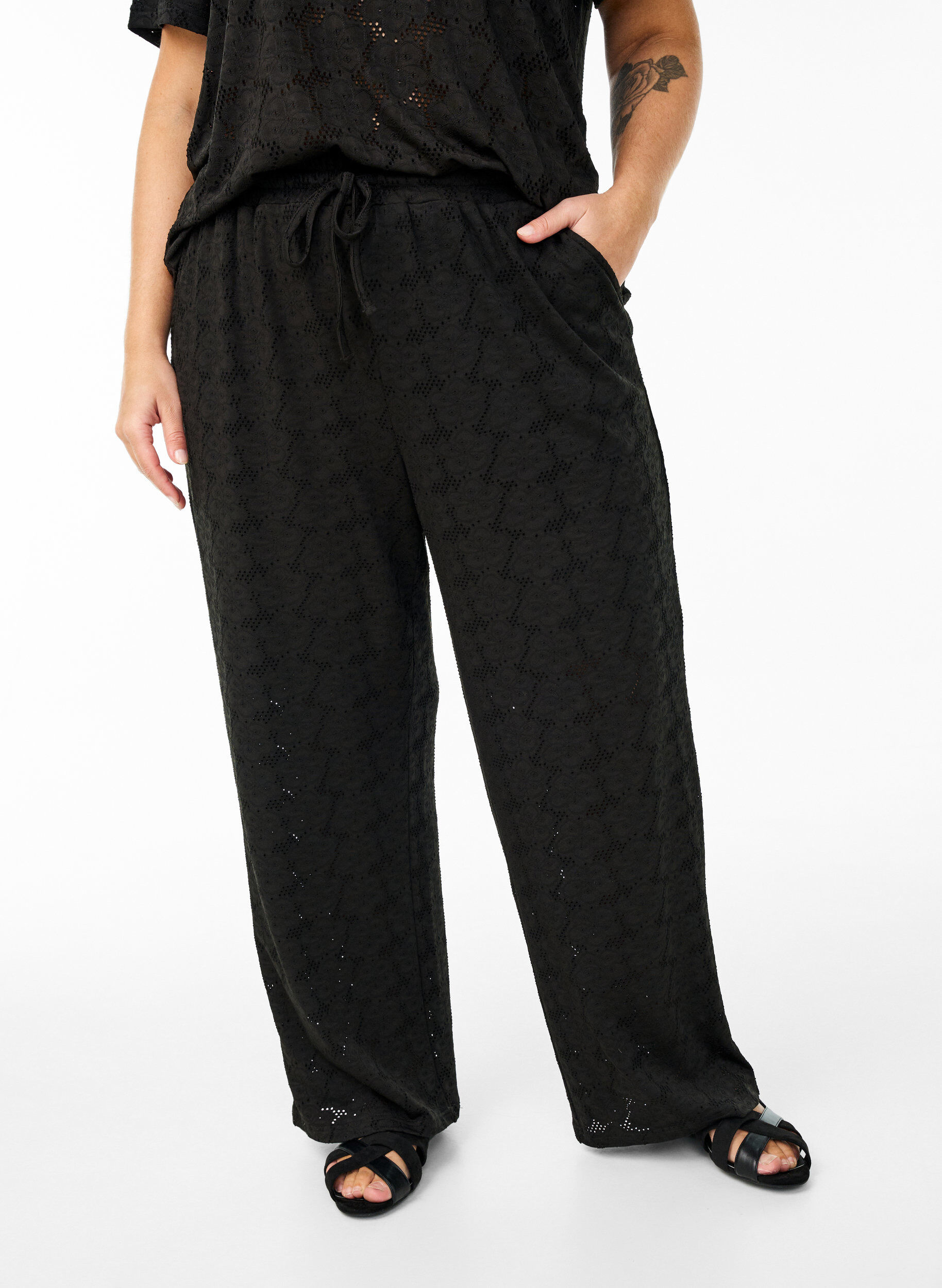Zizzifashion FLASH - Trousers with texture and high waist, Black, Model image number 2