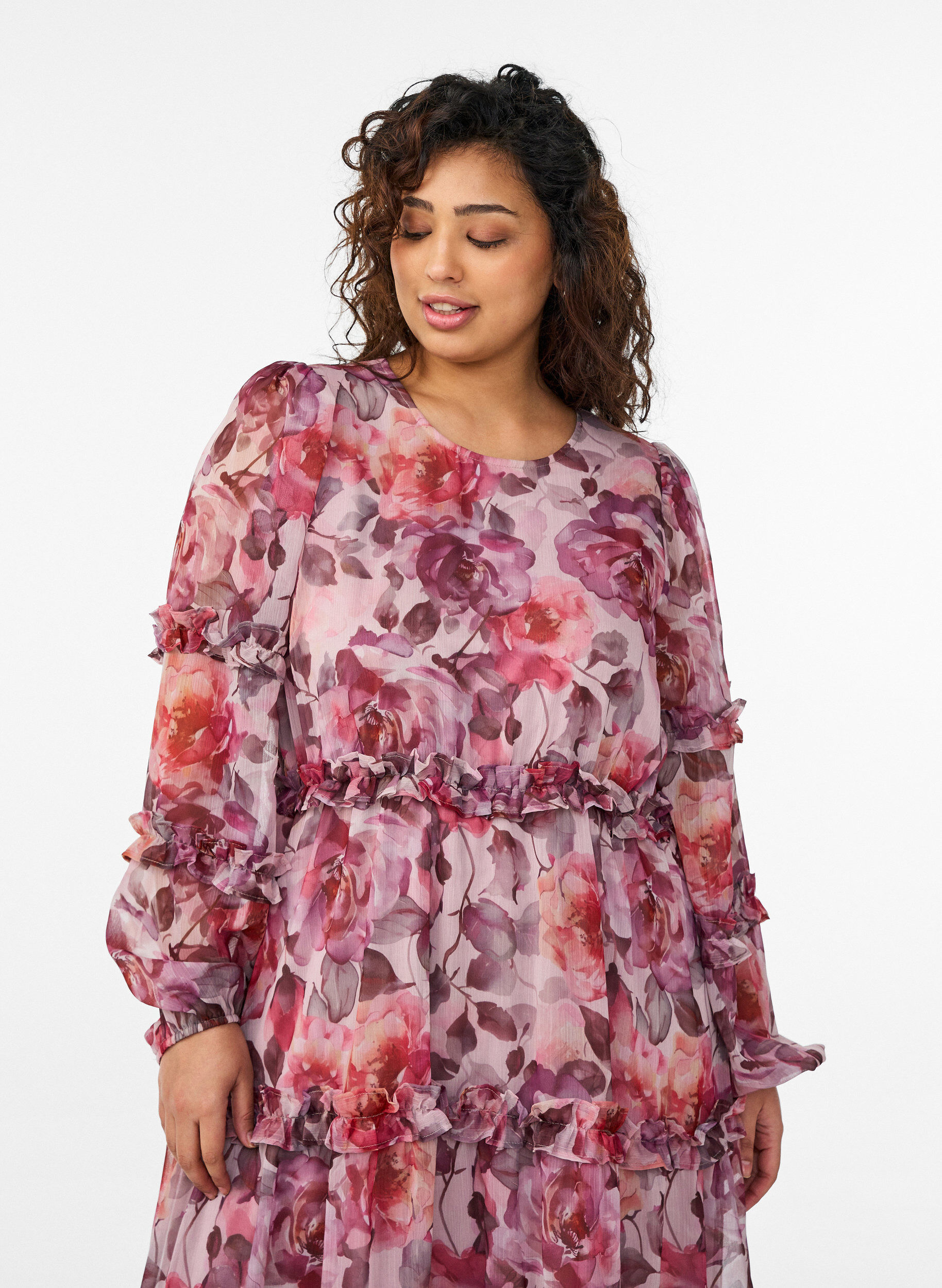 Zizzifashion Floral midi dress with ruffle details and sheer sleeves, Rose, Model image number 2
