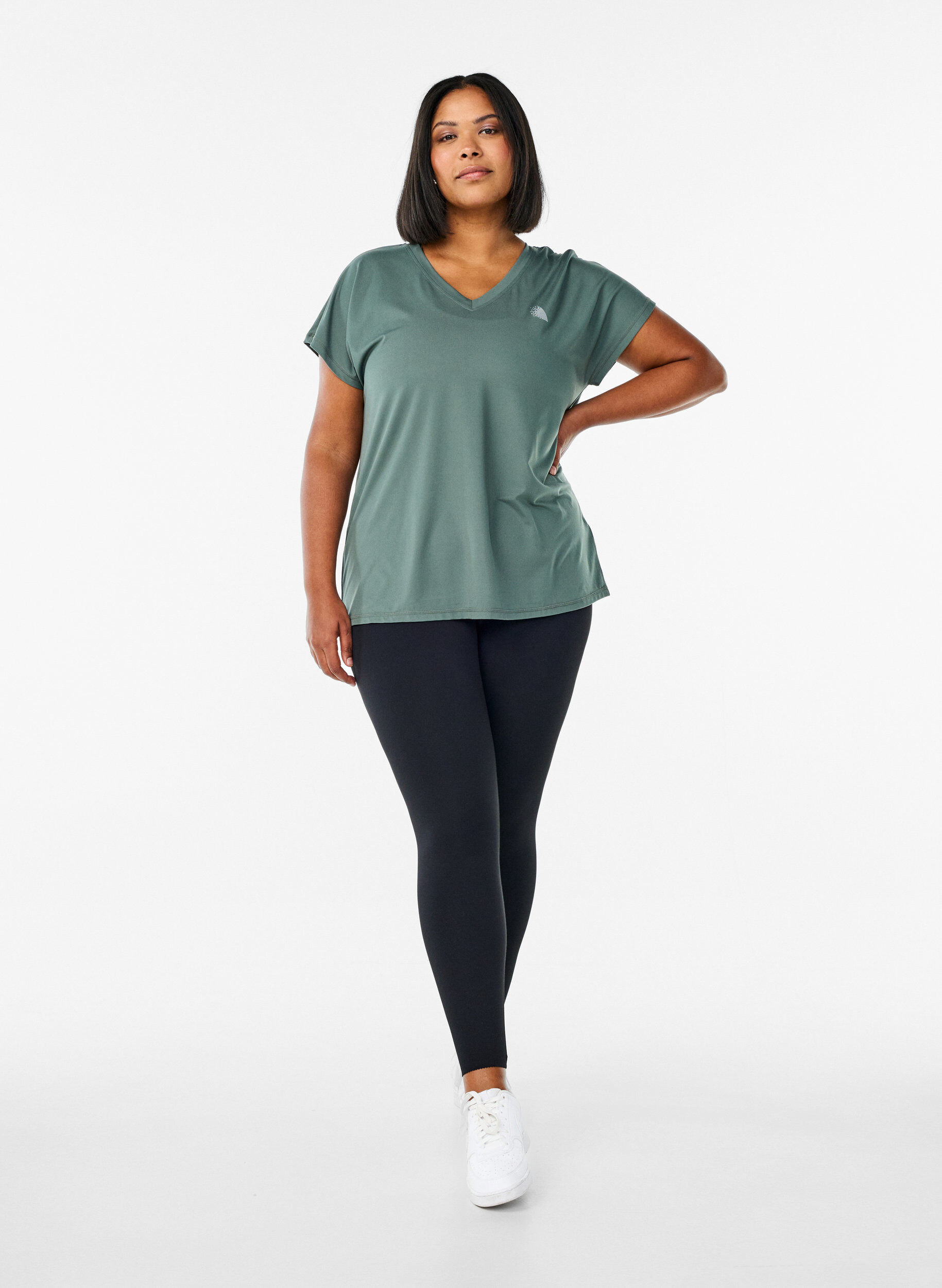 Zizzifashion Loose training t-shirt with v-neck, Green, Model image number 1