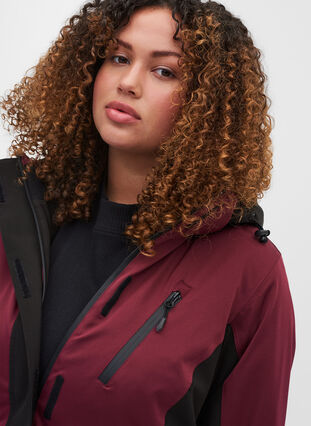 Ski jacket with removable hood and adjustable bottom hem, Burgundy Comb, Model image number 2