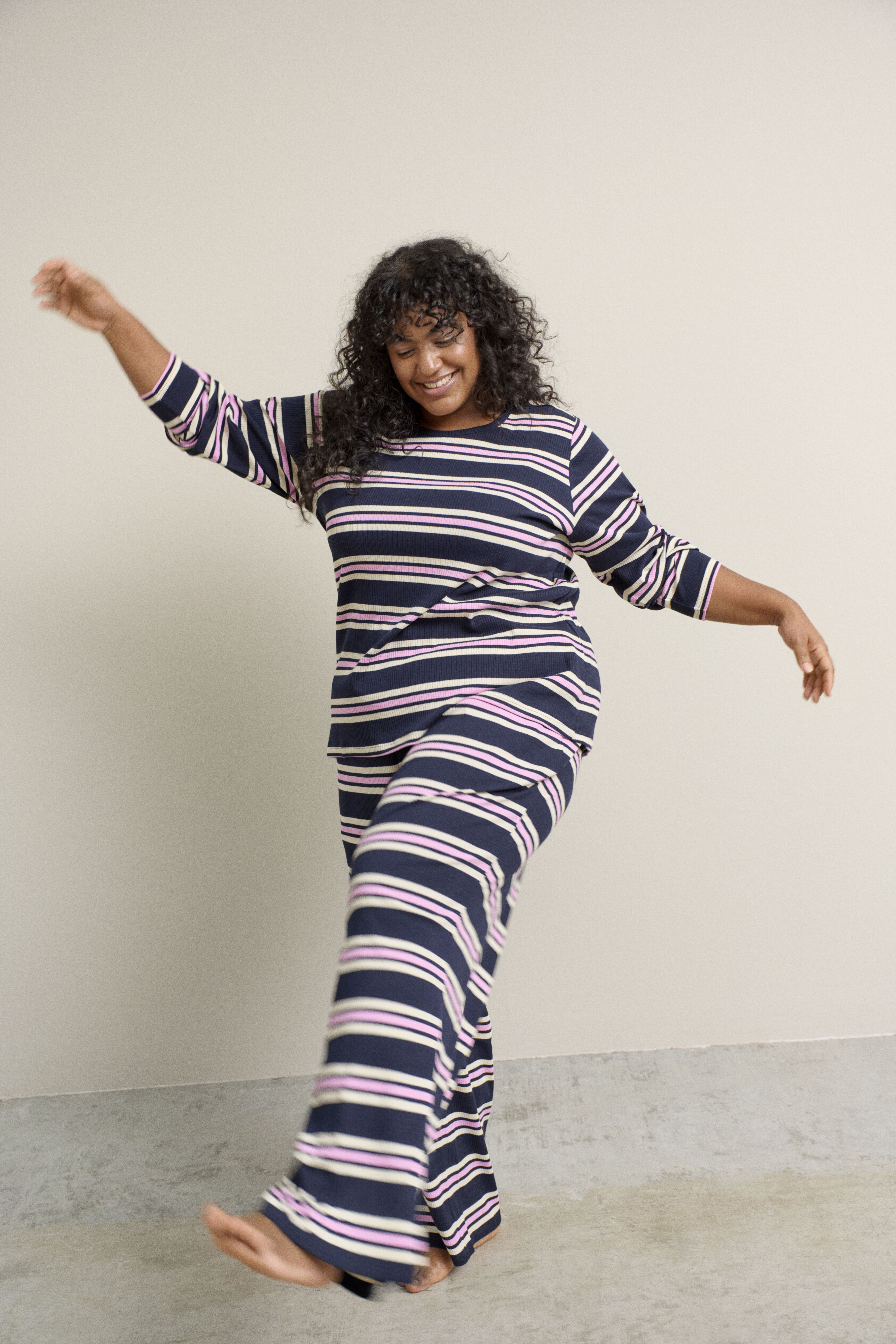 Zizzifashion Striped set, , Model