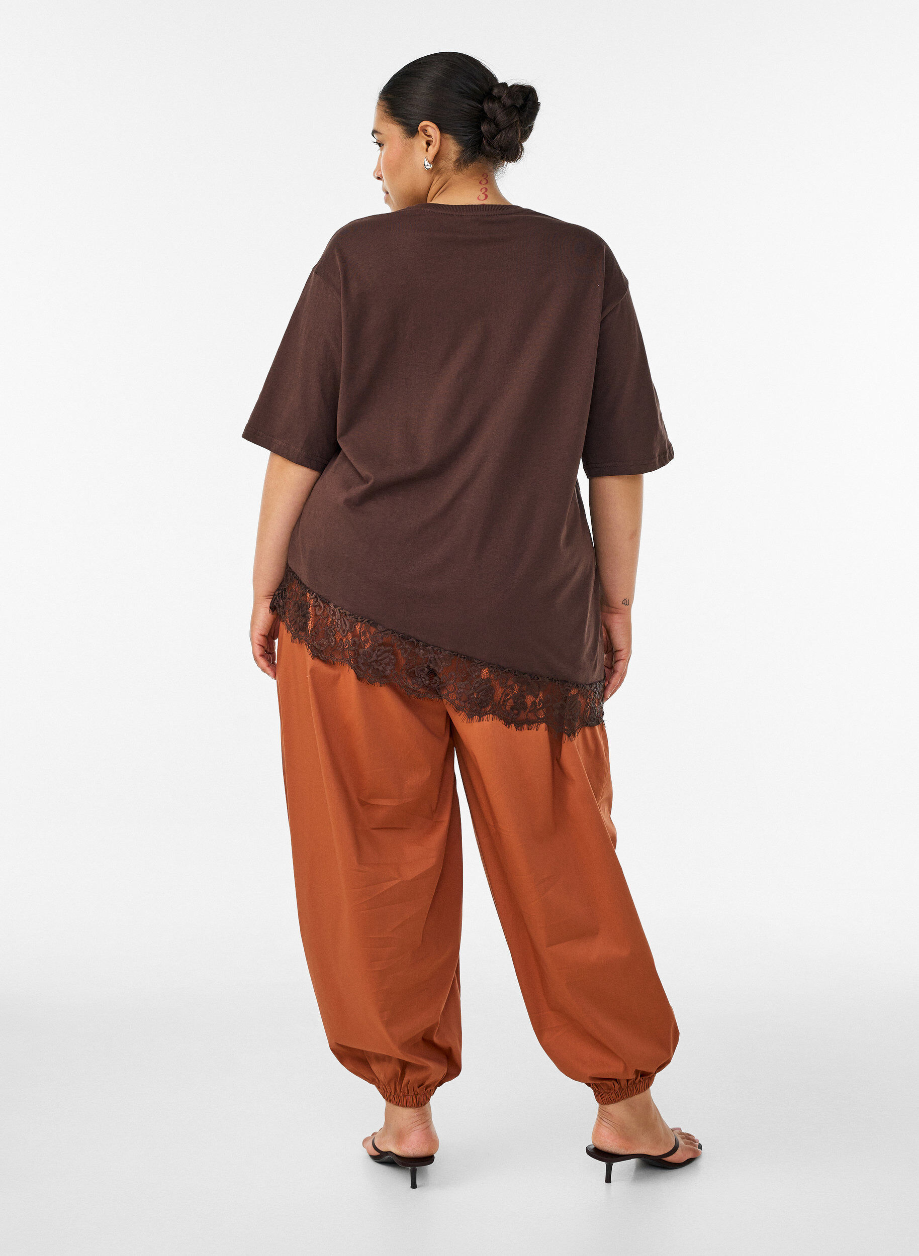 Zizzifashion Balloon trousers with pockets and an elasticated waistband, Brown, Model image number 1