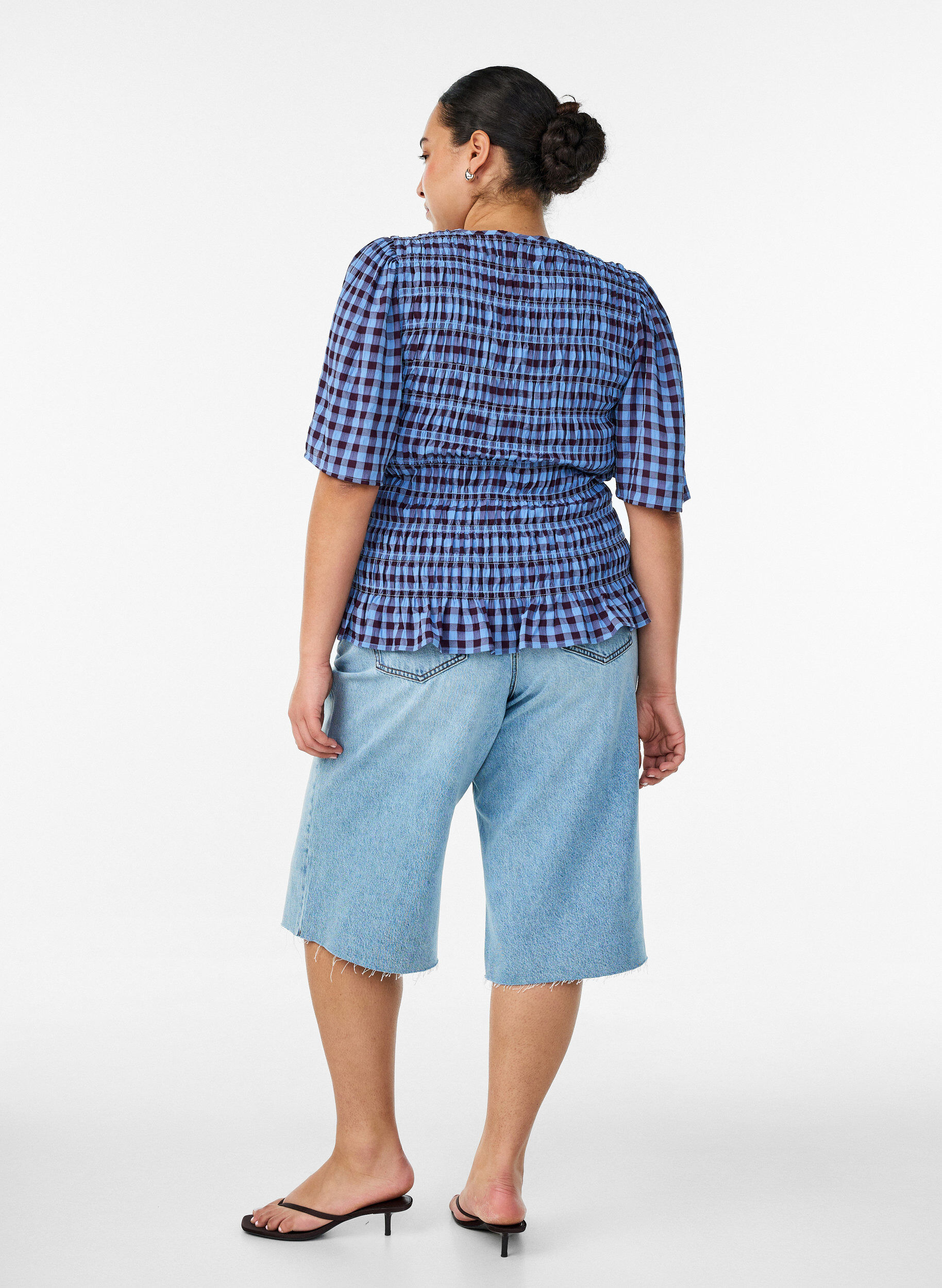 Zizzifashion Cropped jeans with a distressed look and raw edges, Light Blue, Model image number 1