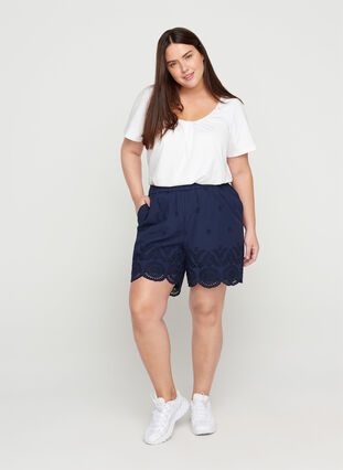 Cotton shorts with pockets and broderie anglaise, Navy Blazer, Model image number 2