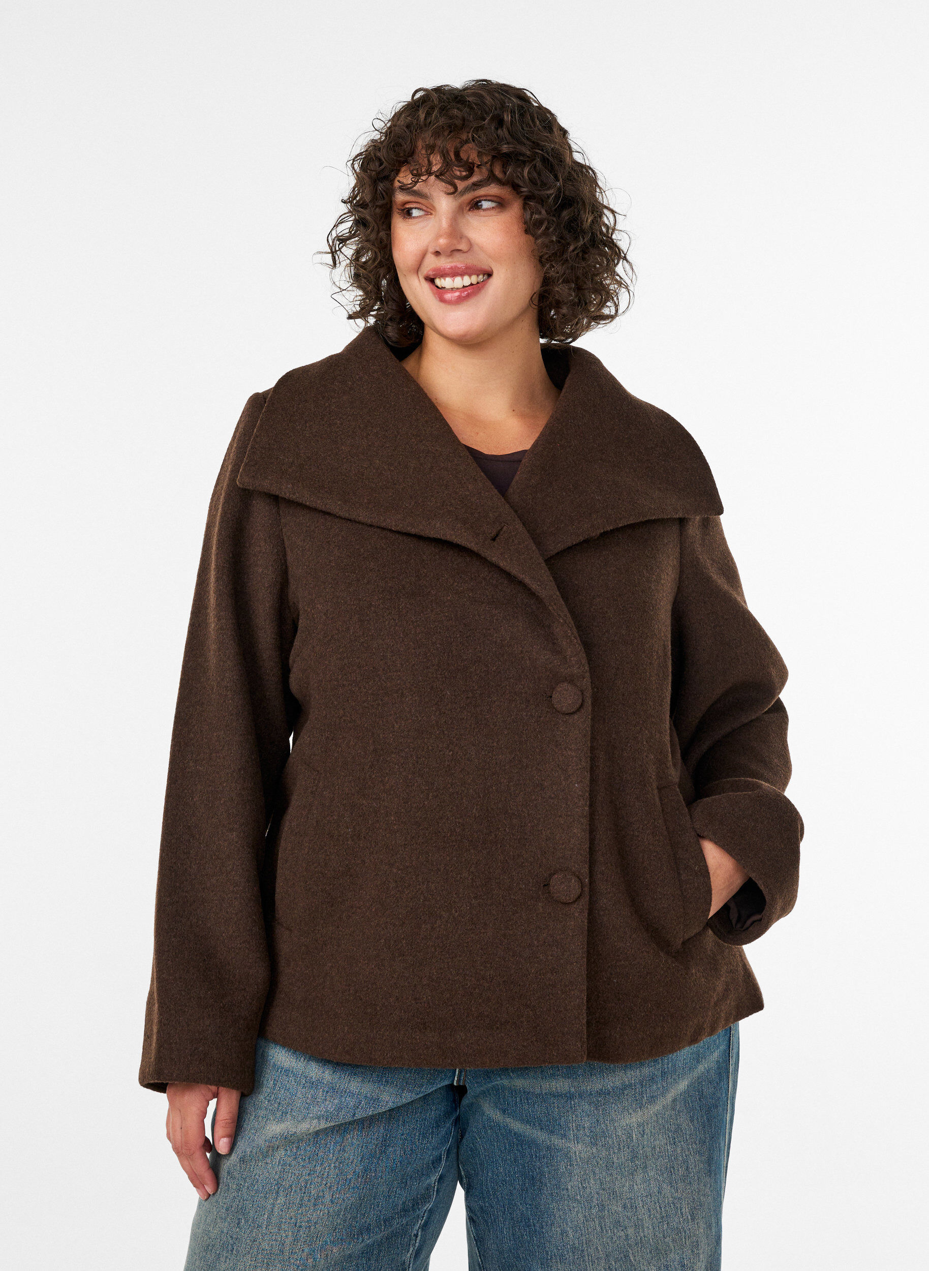 Short jacket with asymmetric button fastening, Brown, Model