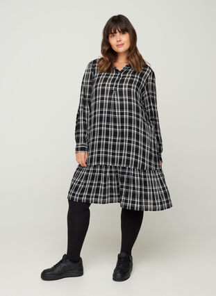 Checked viscose dress with buttons, Black/White CH, Model image number 3