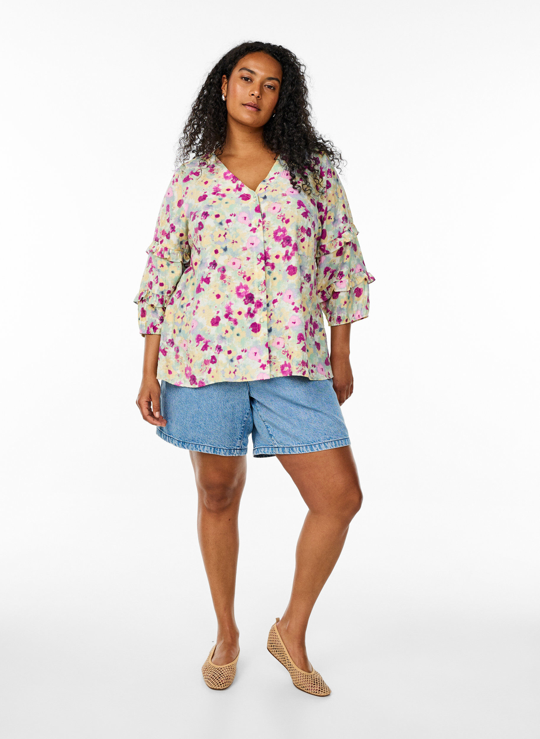 Zizzifashion Blouse with ruffle details and floral print, Vanilla, Model image number 1