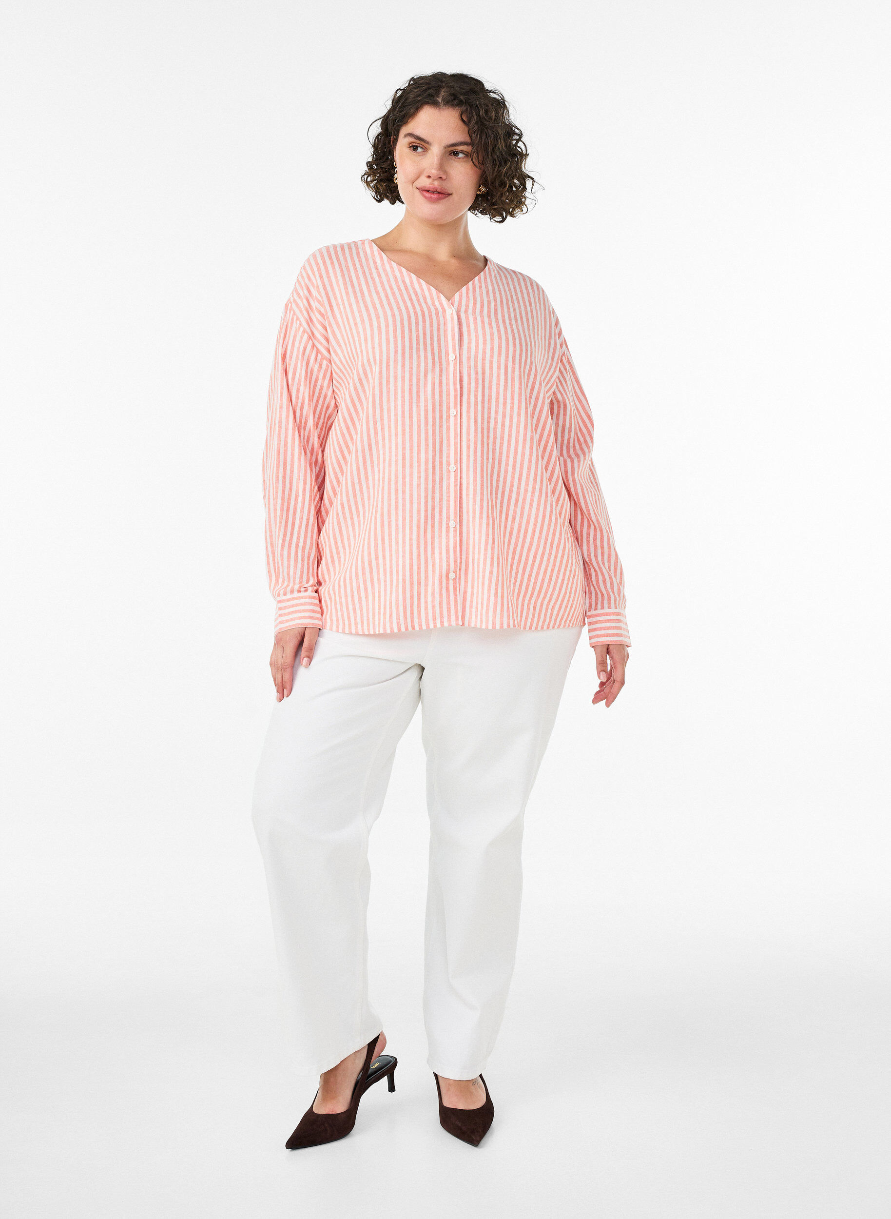 Zizzifashion Blouse in linen and viscose with V-neck, Coral, Model image number 1