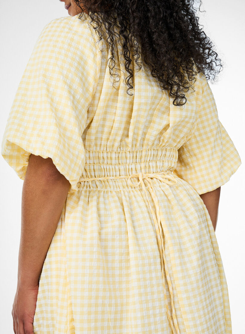 Short small check dress with balloon sleeves, Yellow, Model image number 3