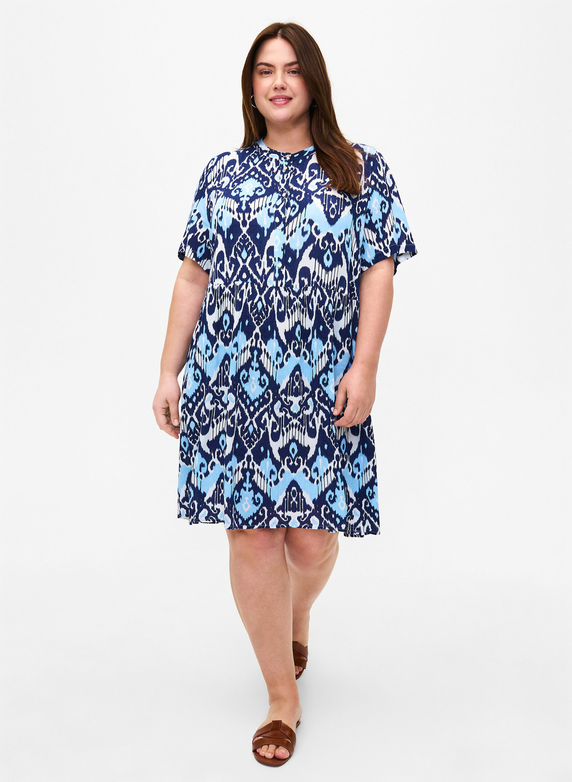 Zizzifashion Short-sleeved viscose dress with print, Blue Ethnic AOP, Model image number 2