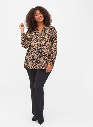 Long-sleeved blouse in leopard print and v-neck, Leopard, Model image number 2