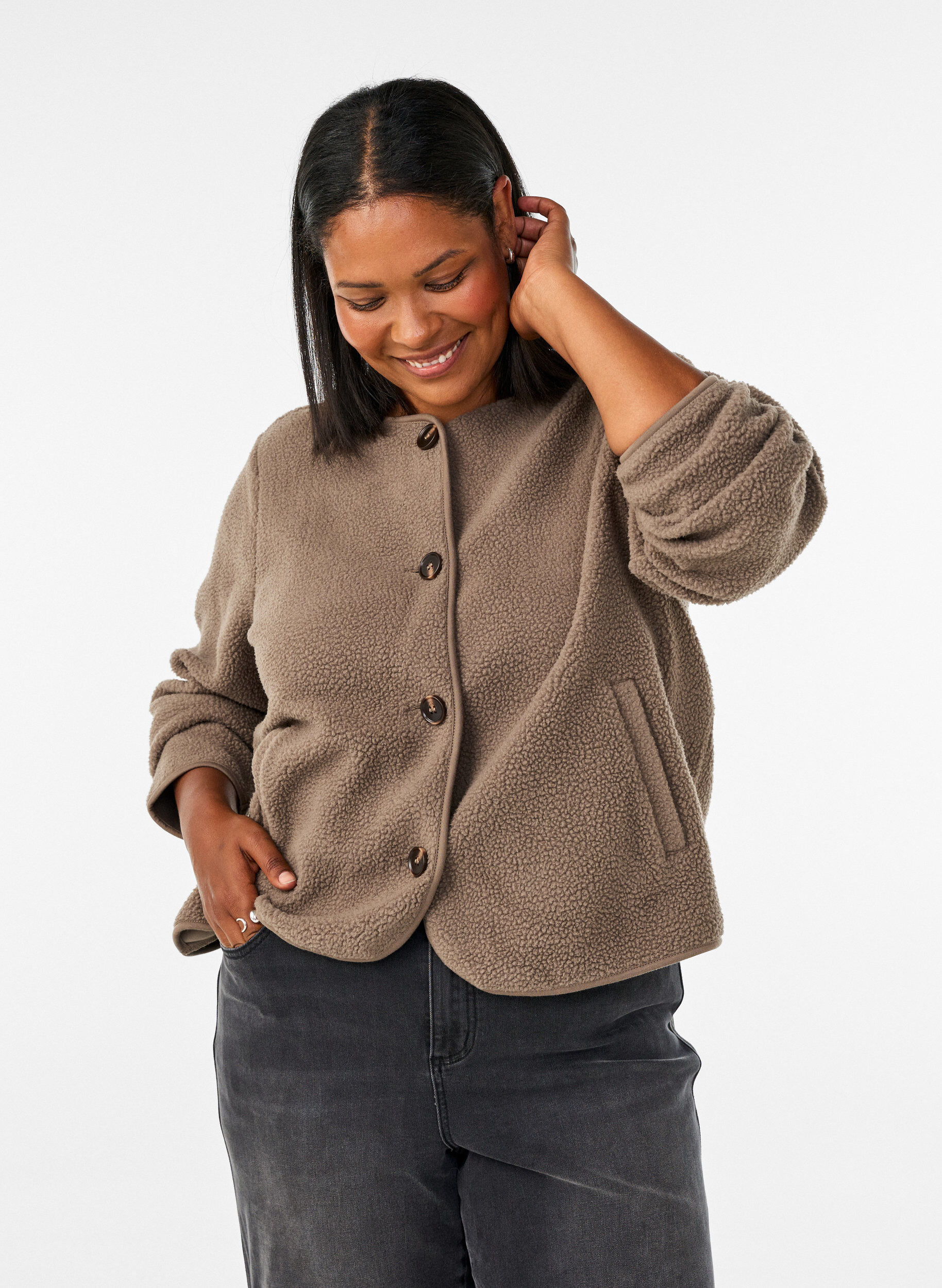 Teddy jacket with a round neck and buttons, Brown, Model