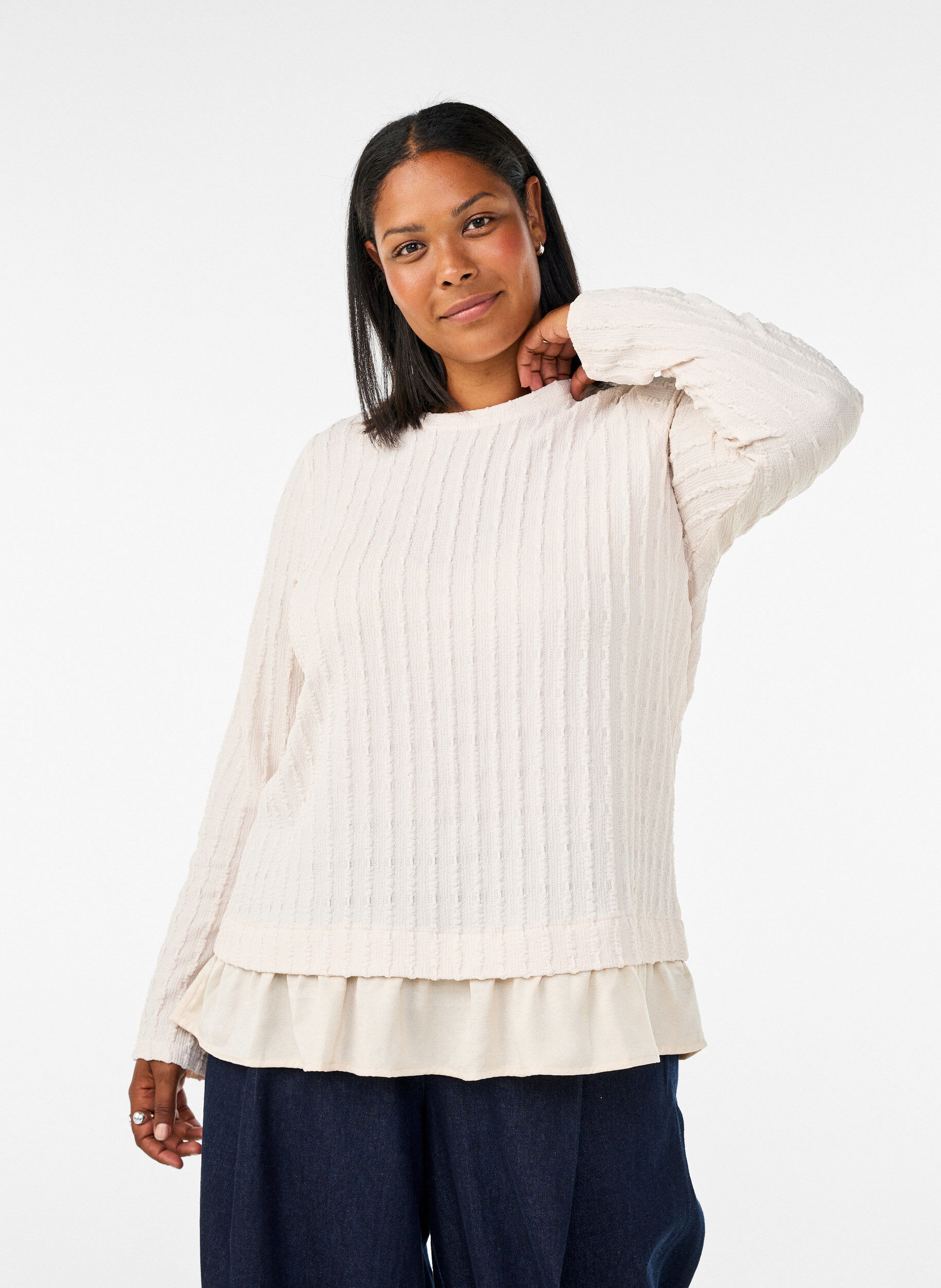 Structured blouse with ruffle hem, Vanilla, Model