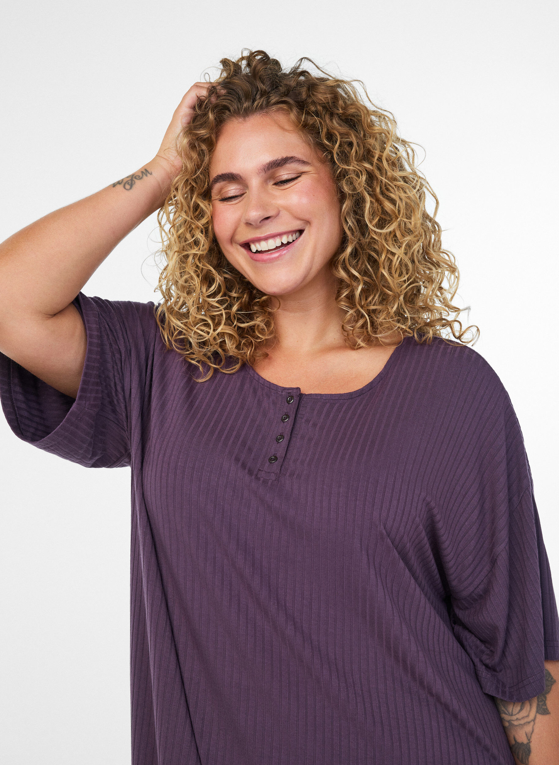 ZizzifashionNightgown in viscose jersey with a ribbed texture, Purple, Model image number 3