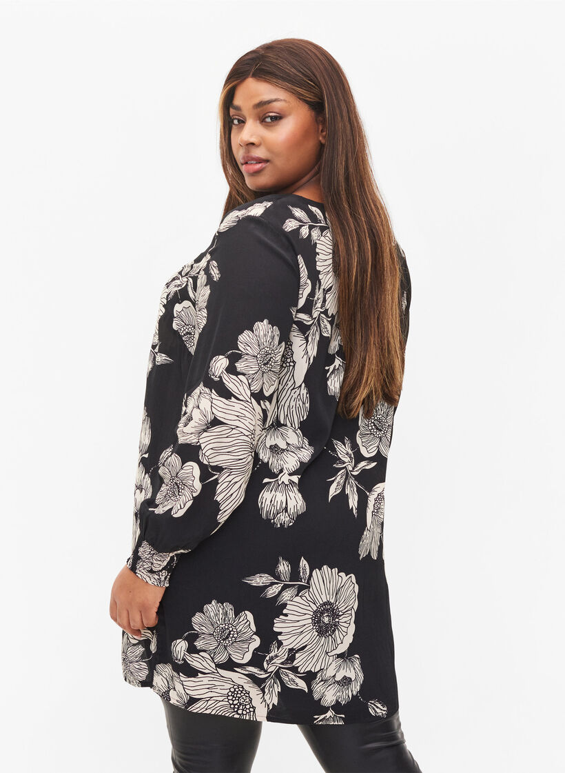 Long floral viscose shirt, Black White AOP, Model image number 1