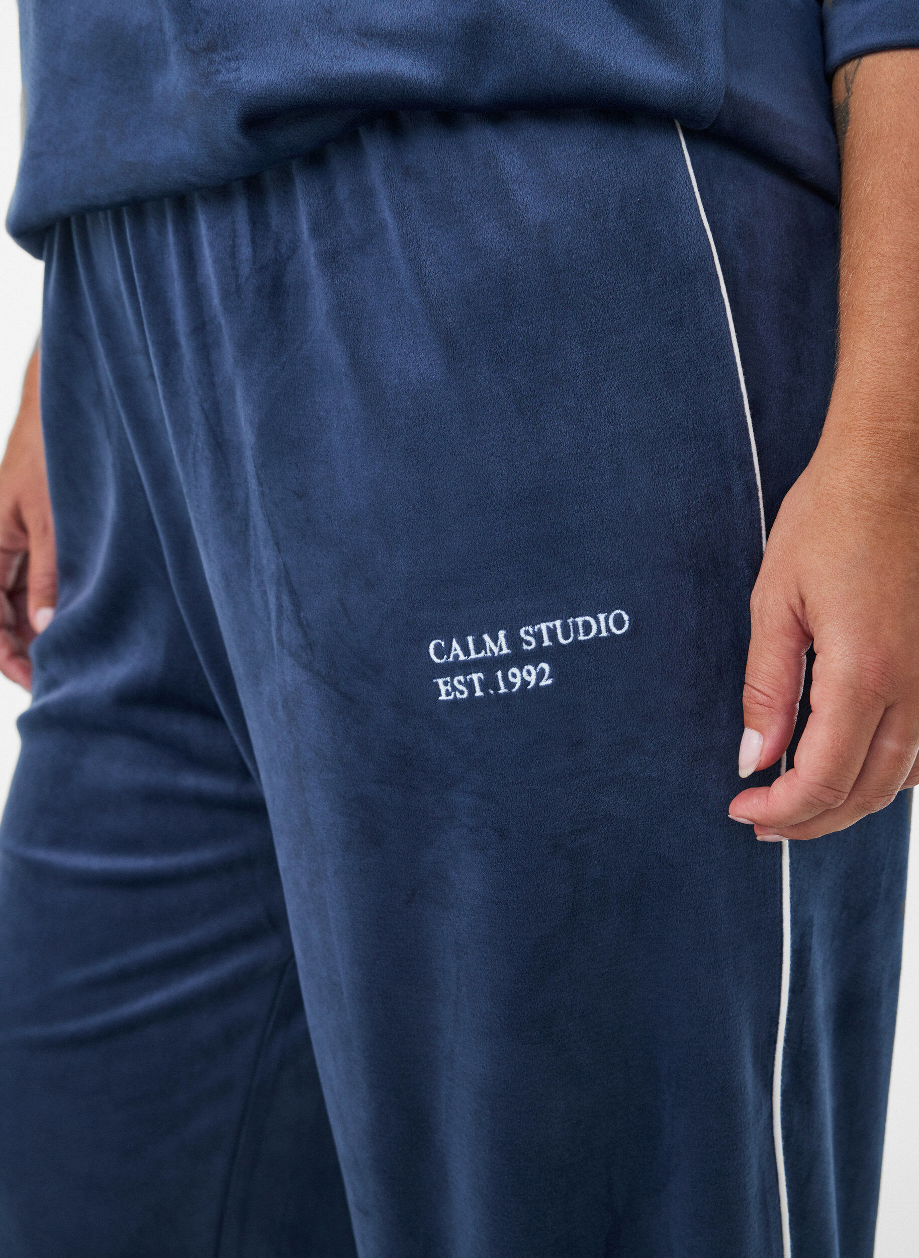ZizzifashionVelour trousers with contrast piping, Blue, Model image number 2