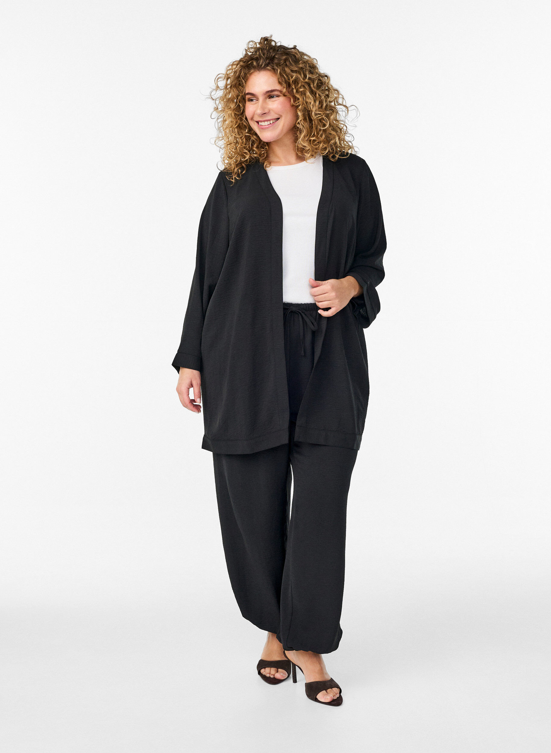 High-waisted balloon trousers, Black, Model