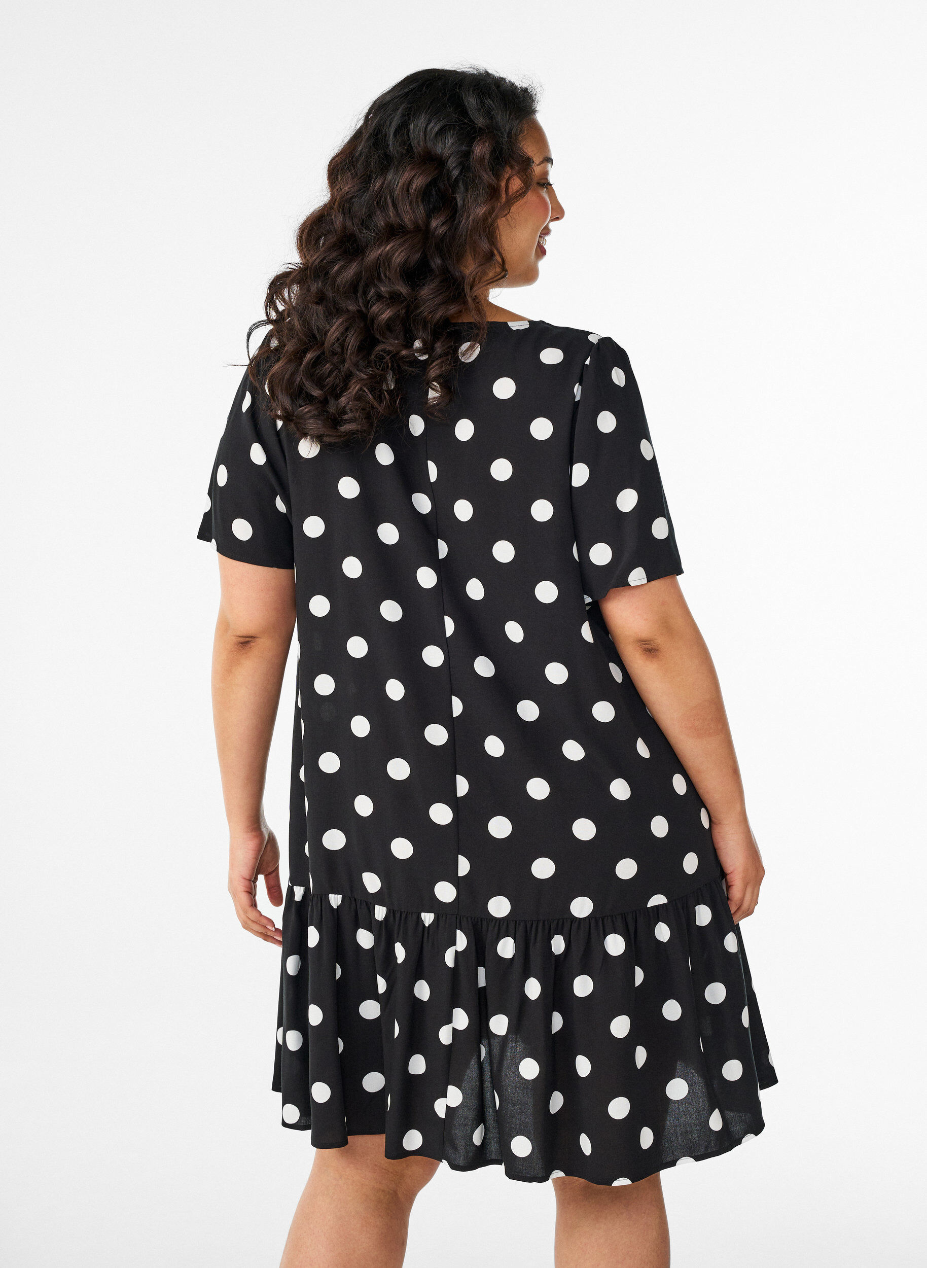 Zizzifashion Dress in viscose with cutline, Black, Model image number 2