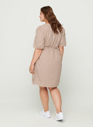 Short-sleeved checked wrap dress, Coloured Check, Model image number 1