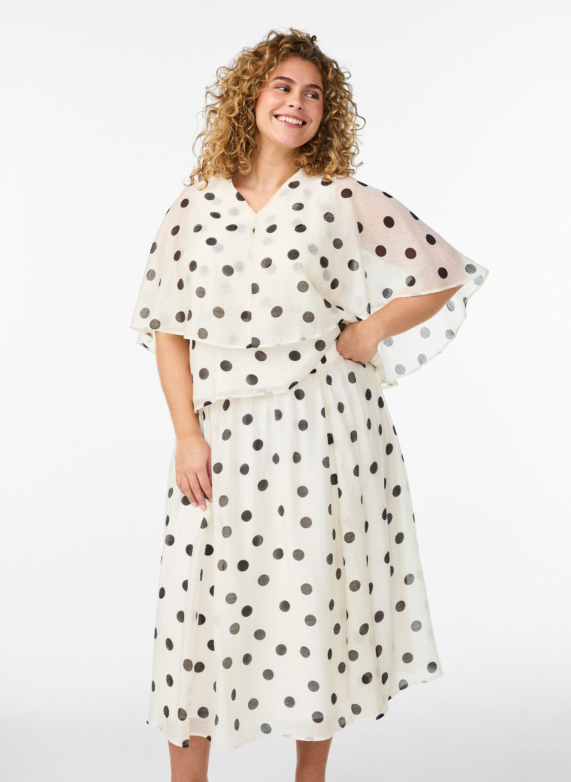 A-line midi skirt with polka dots, Vanilla, Model