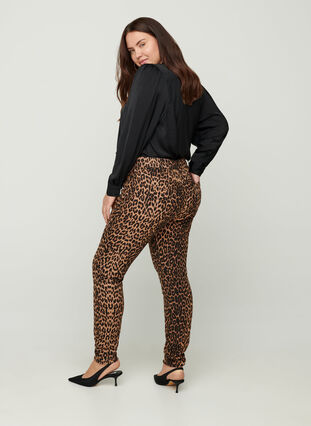 Printed Amy jeans, Leopard, Model image number 0