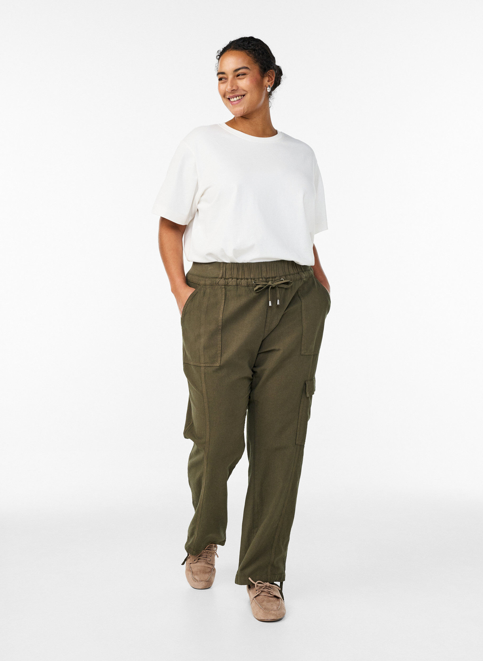 Loose cargo trousers in cotton, Green, Model