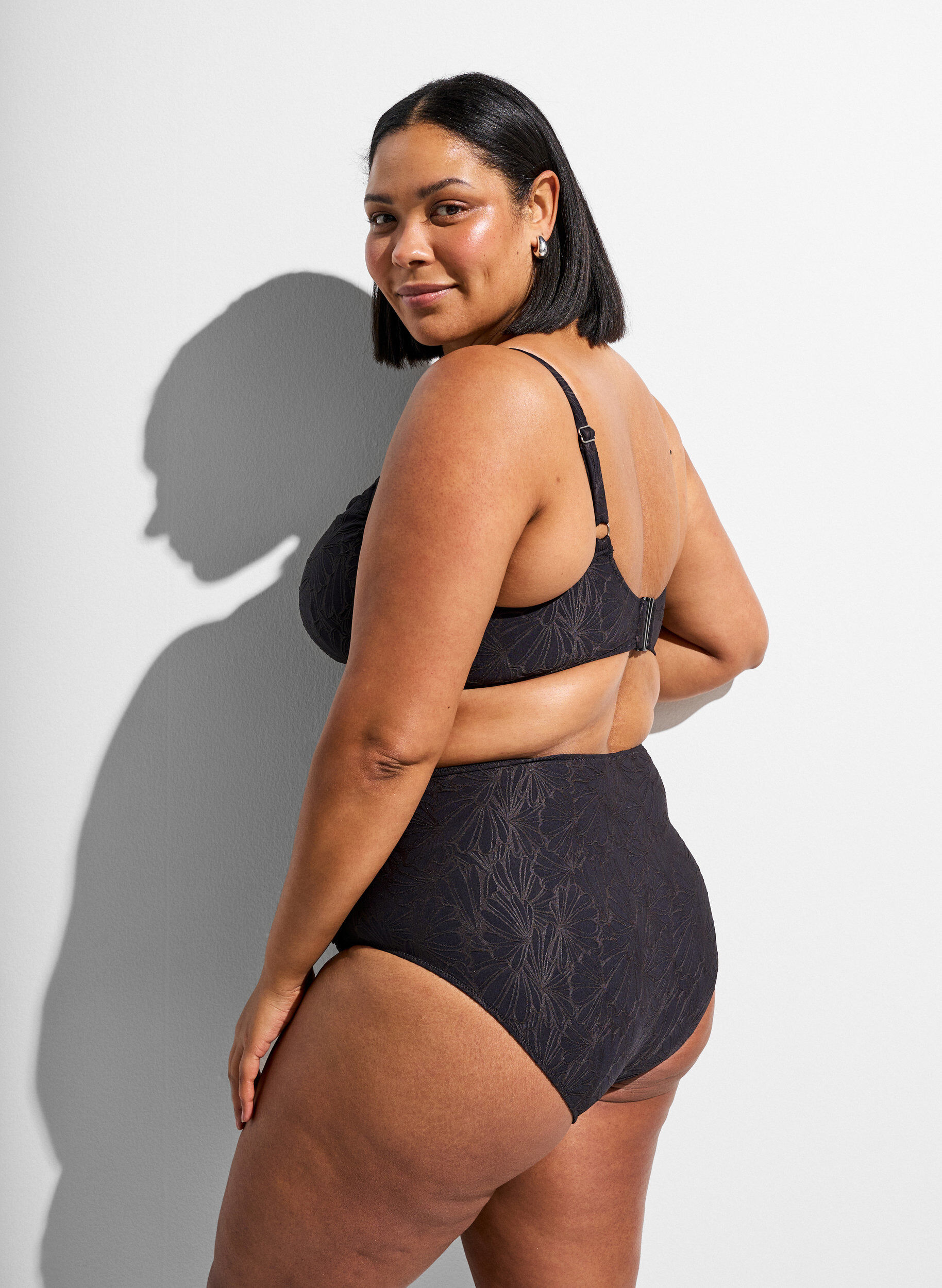 Zizzifashion High-waisted bikini bottoms with a structured pattern, Dark Grey, Model image number 1