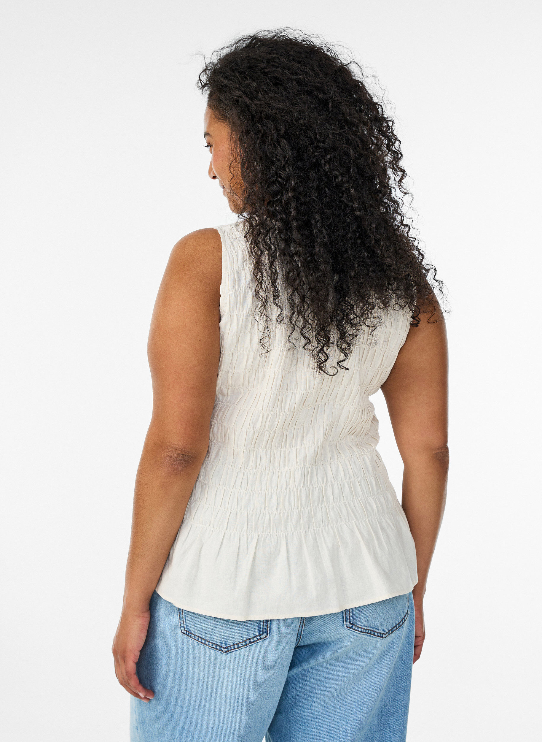 Zizzifashion Sleeveless cotton and linen top with smock, Vanilla, Model image number 2