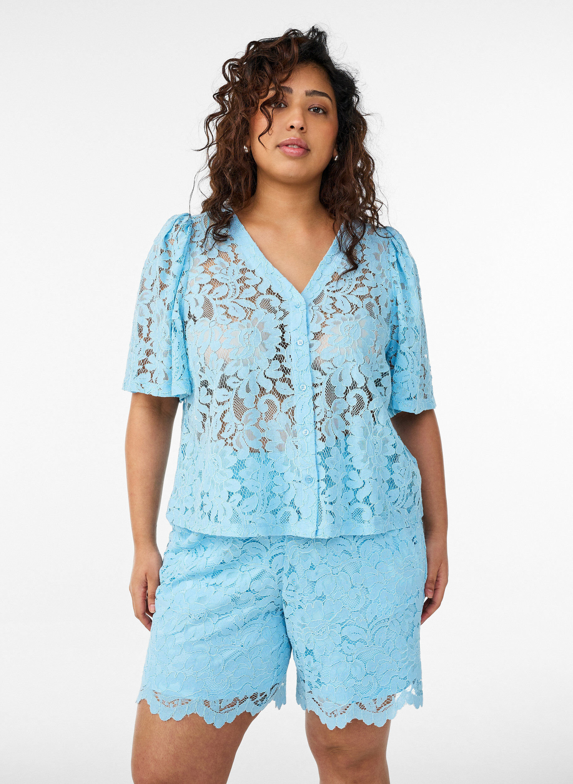 Zizzifashion Lace shorts with high waist and pockets, Blue, Model image number 0