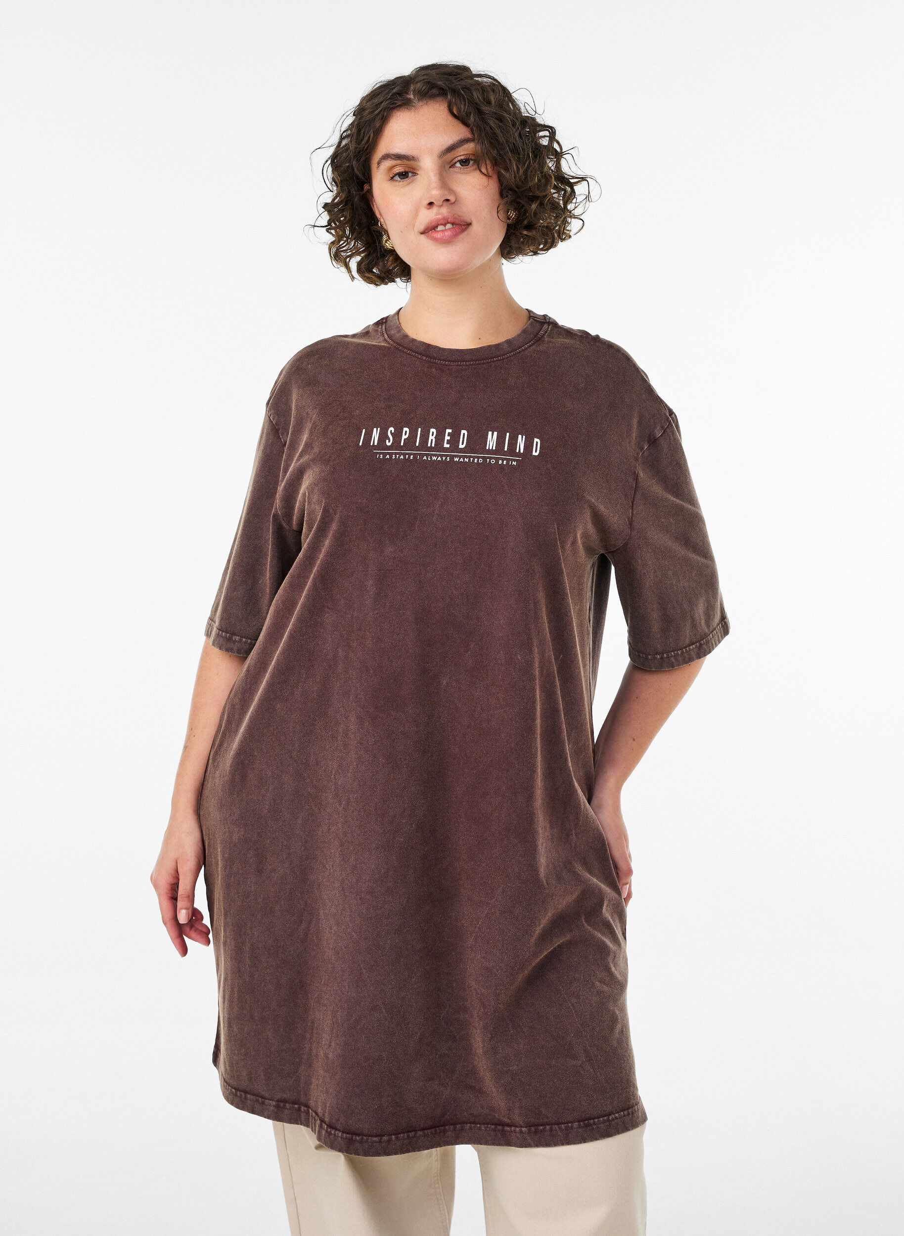 Zizzifashion Loose T-shirt dress with a washed look, Brown, Model image number 0