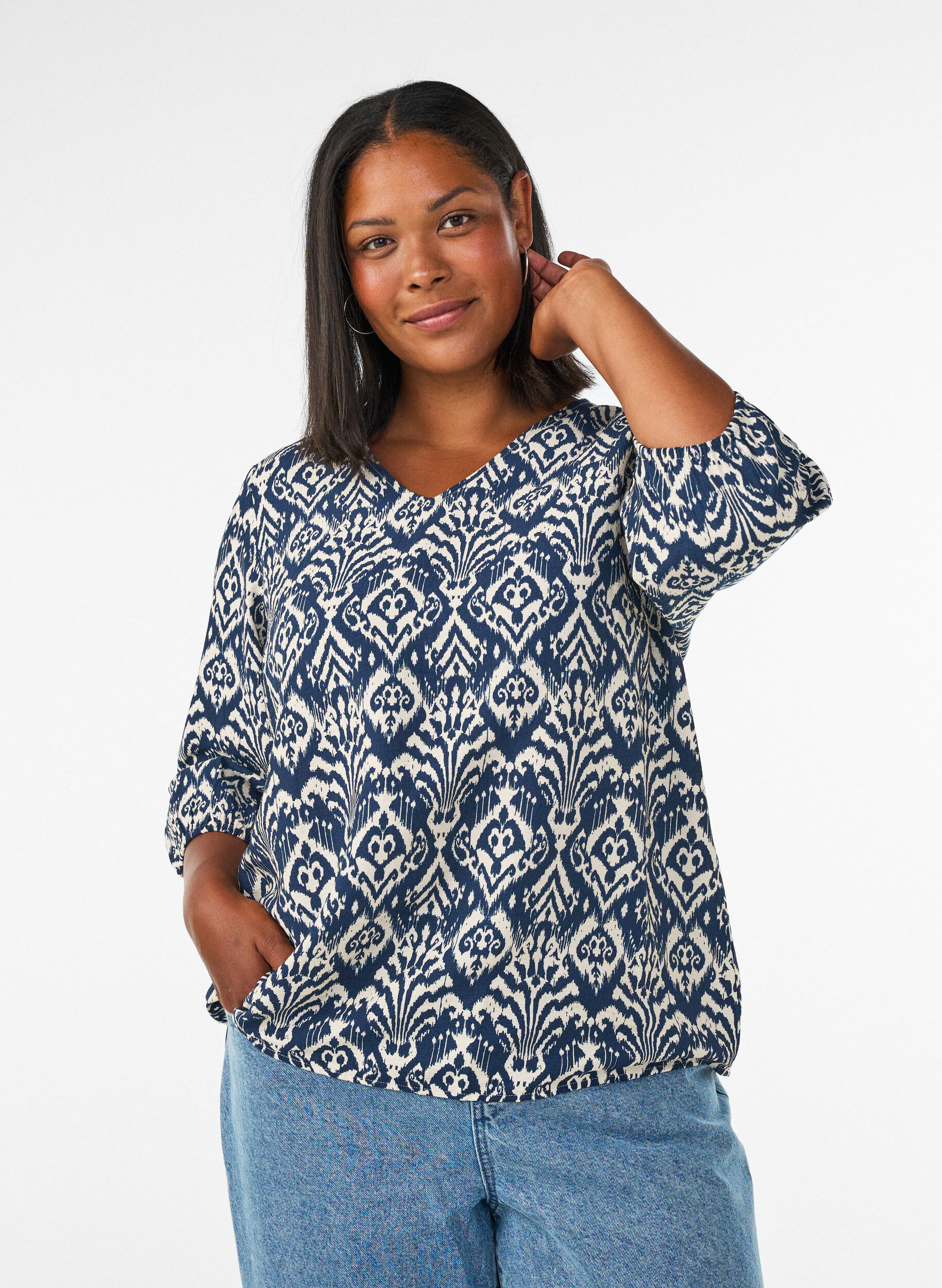 Patterned viscose blouse with 3/4-sleeves, Blue, Model