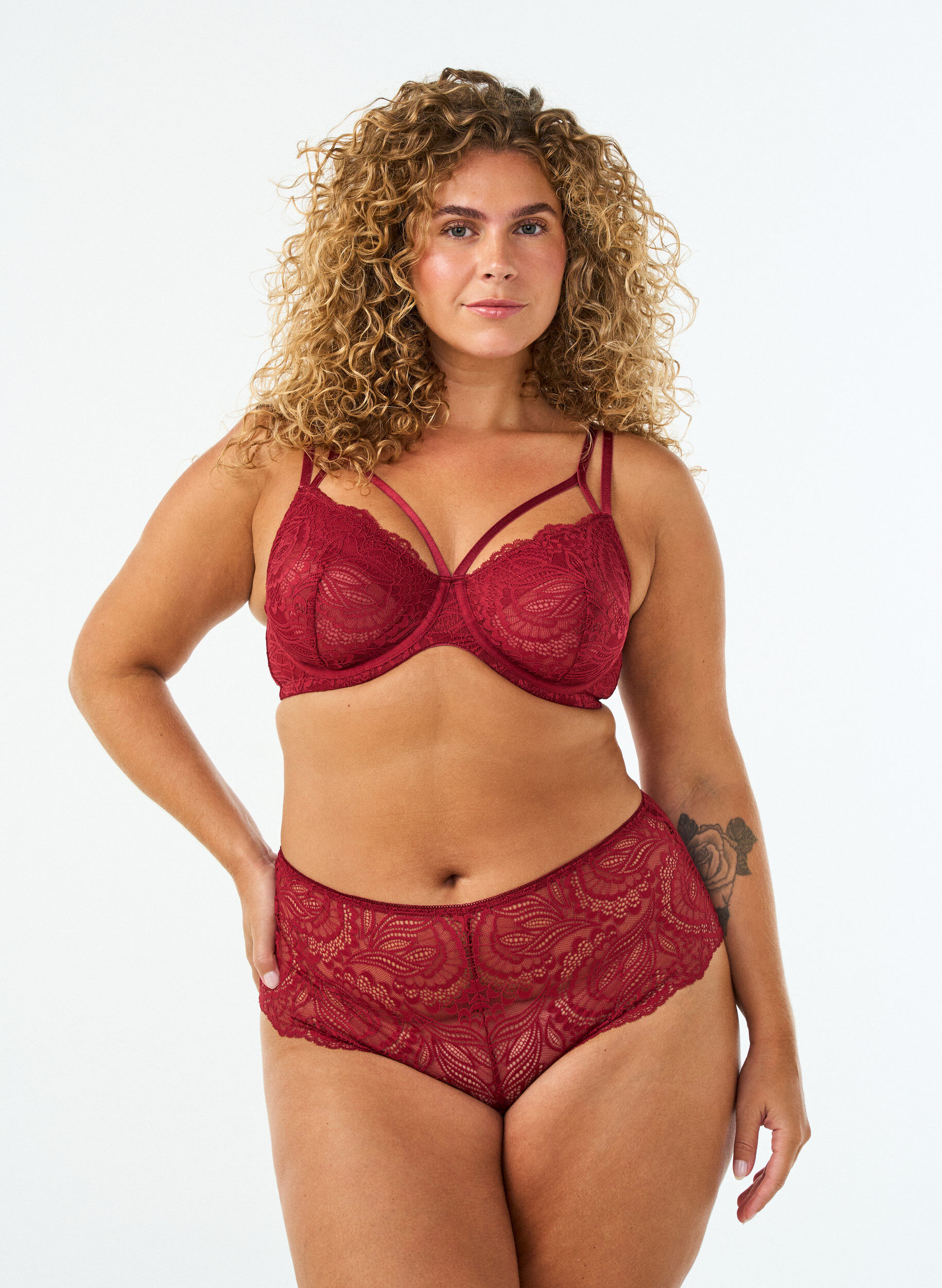 ZizzifashionCrotchless hipster thong with lace and high waist, Red, Model image number 0