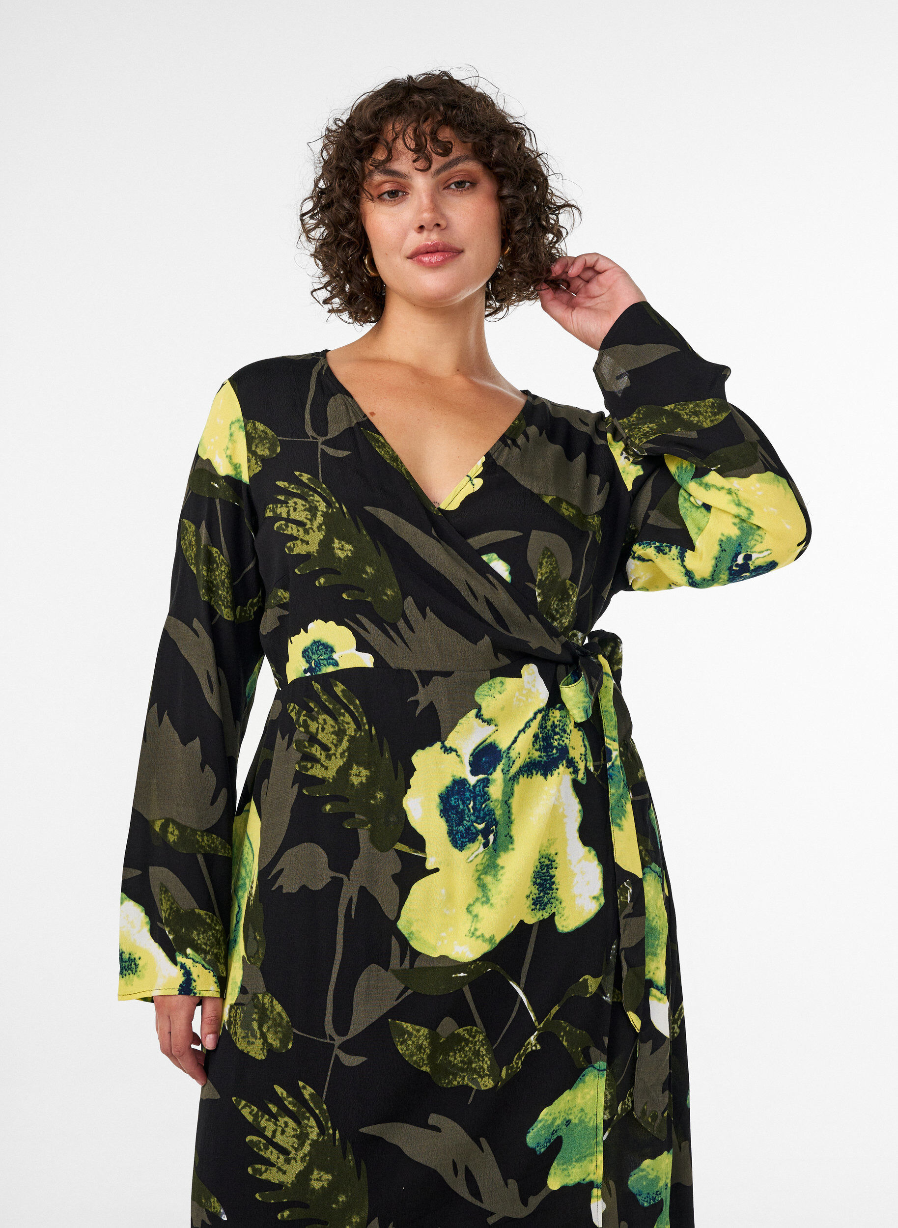 ZizzifashionFloral wrap dress in viscose with a tie belt, Black, Model image number 2