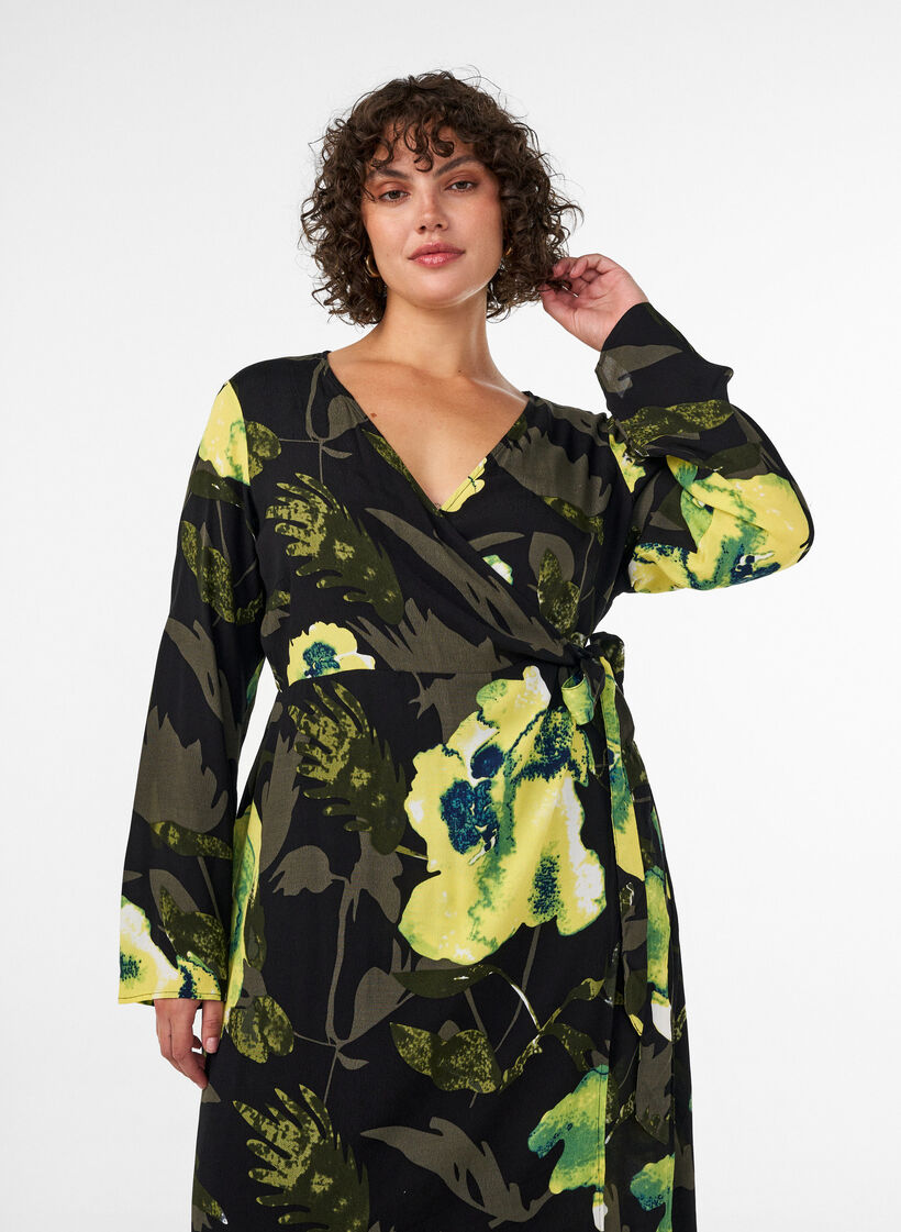 Floral wrap dress in viscose with a tie belt, Black, Model image number 2