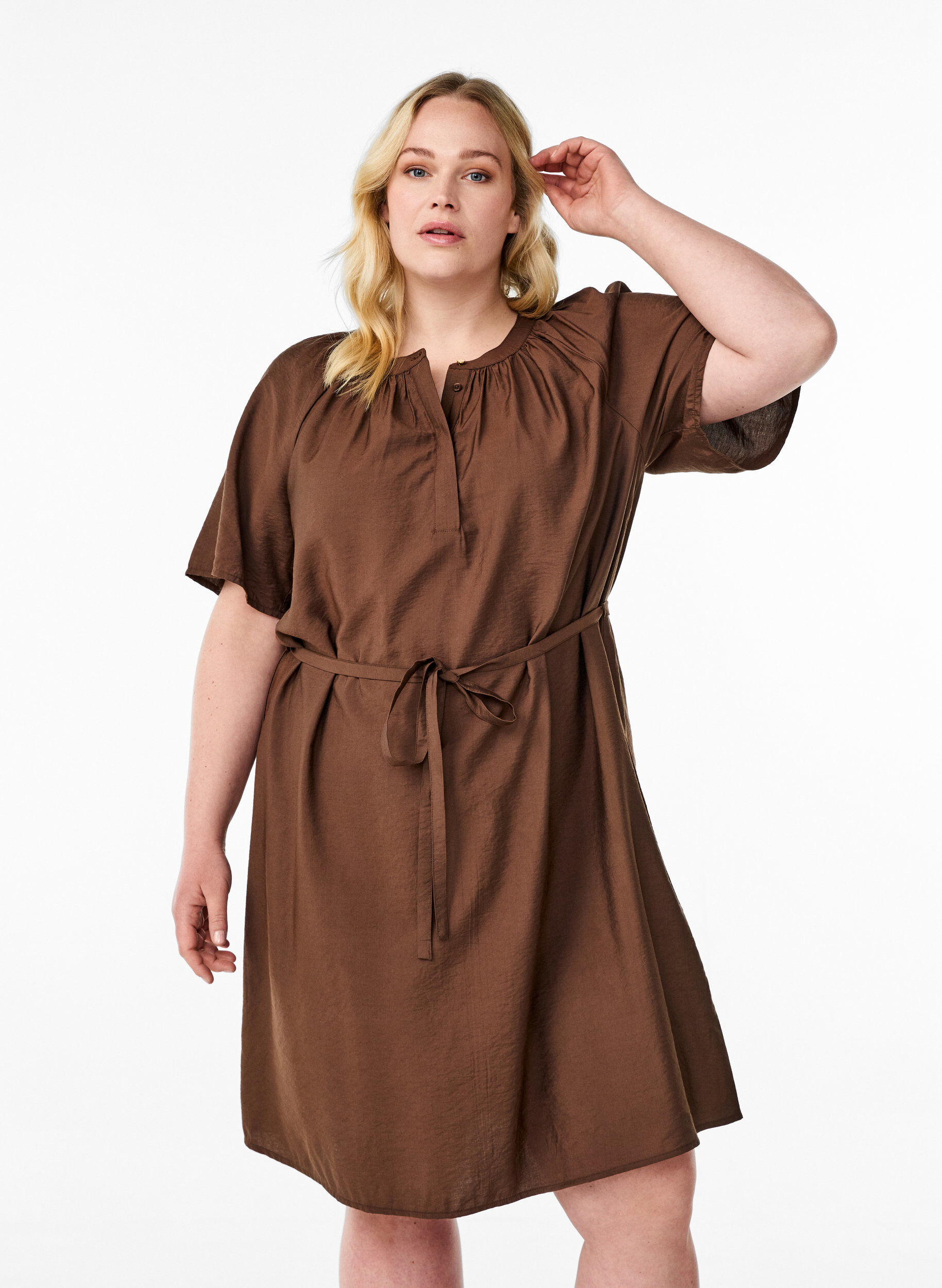 Knee-length dress with short sleeves and tie belt, Brown, Model