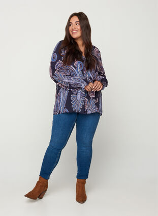 Long-sleeved viscose shirt with a paisley print, Night Sky AOP, Model image number 2