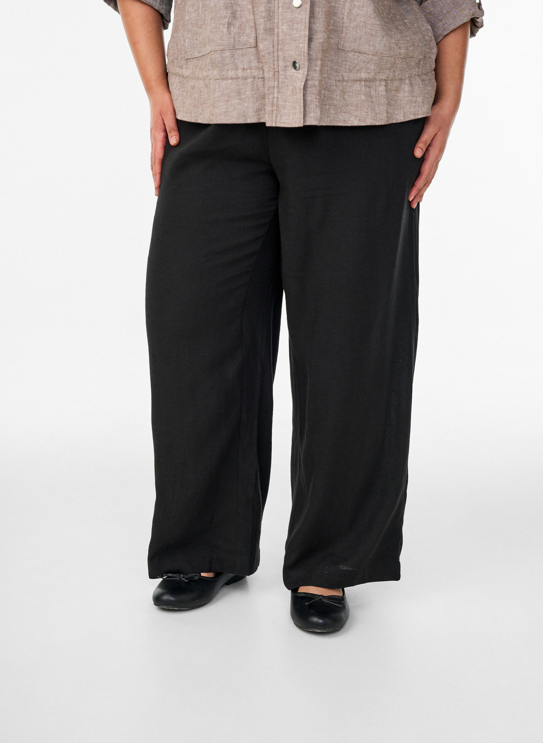 Zizzifashion Loose trousers in linen and viscose, Black, Model image number 2