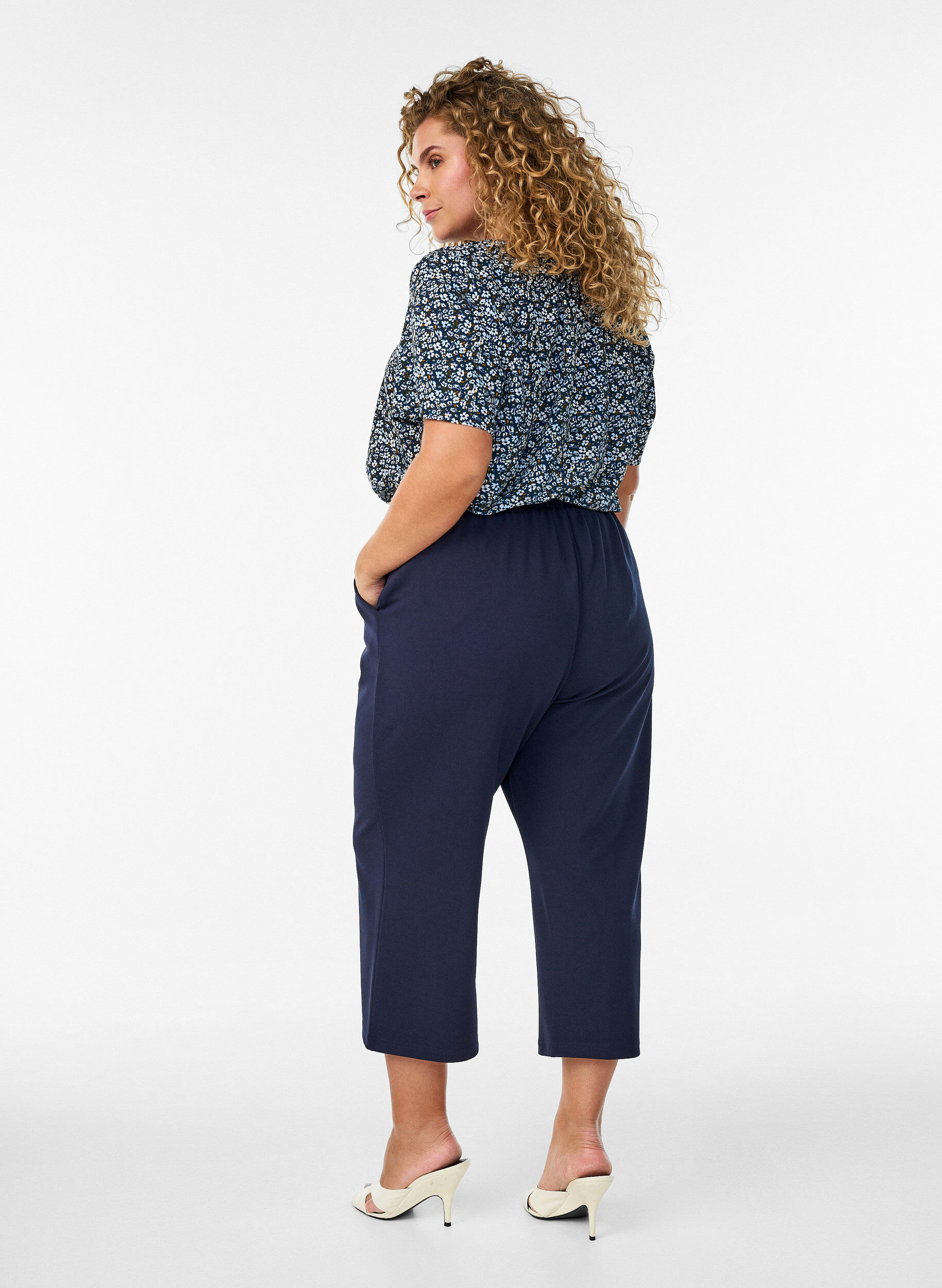 Zizzifashion Ankle length trousers with loose fit, Blue, Model image number 1