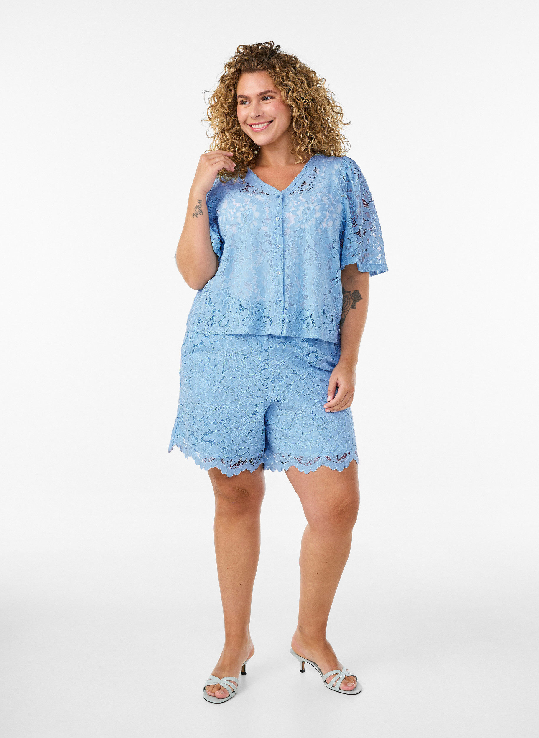 Zizzifashion Short-sleeved lace blouse with V-neck, Blue, Model image number 1