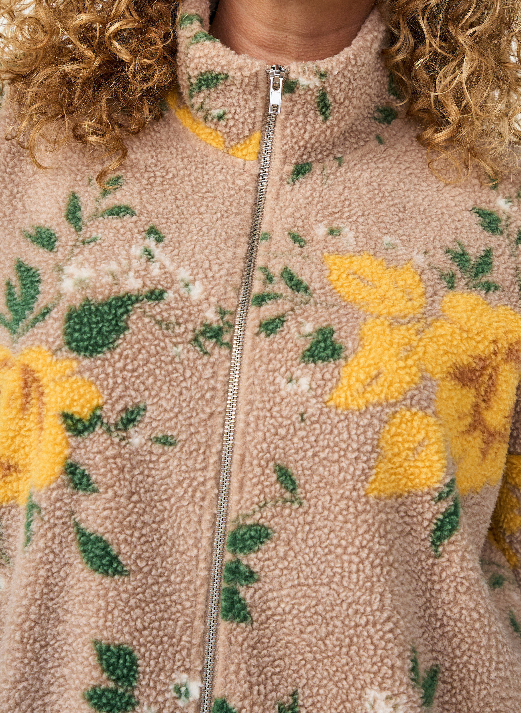 Zizzifashion Floral fleece jacket with a high neck and zip, Beige, Model image number 3