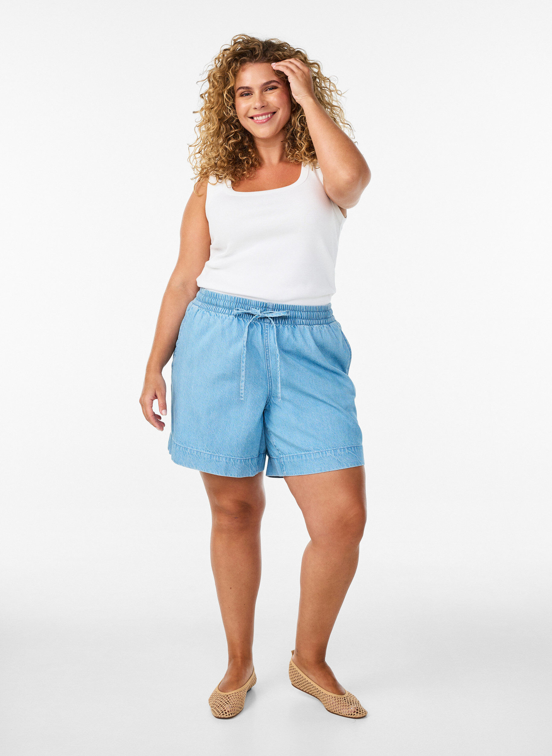 Zizzifashion Denim-look shorts with an elasticated waist and drawstring, Light Blue, Model image number 1
