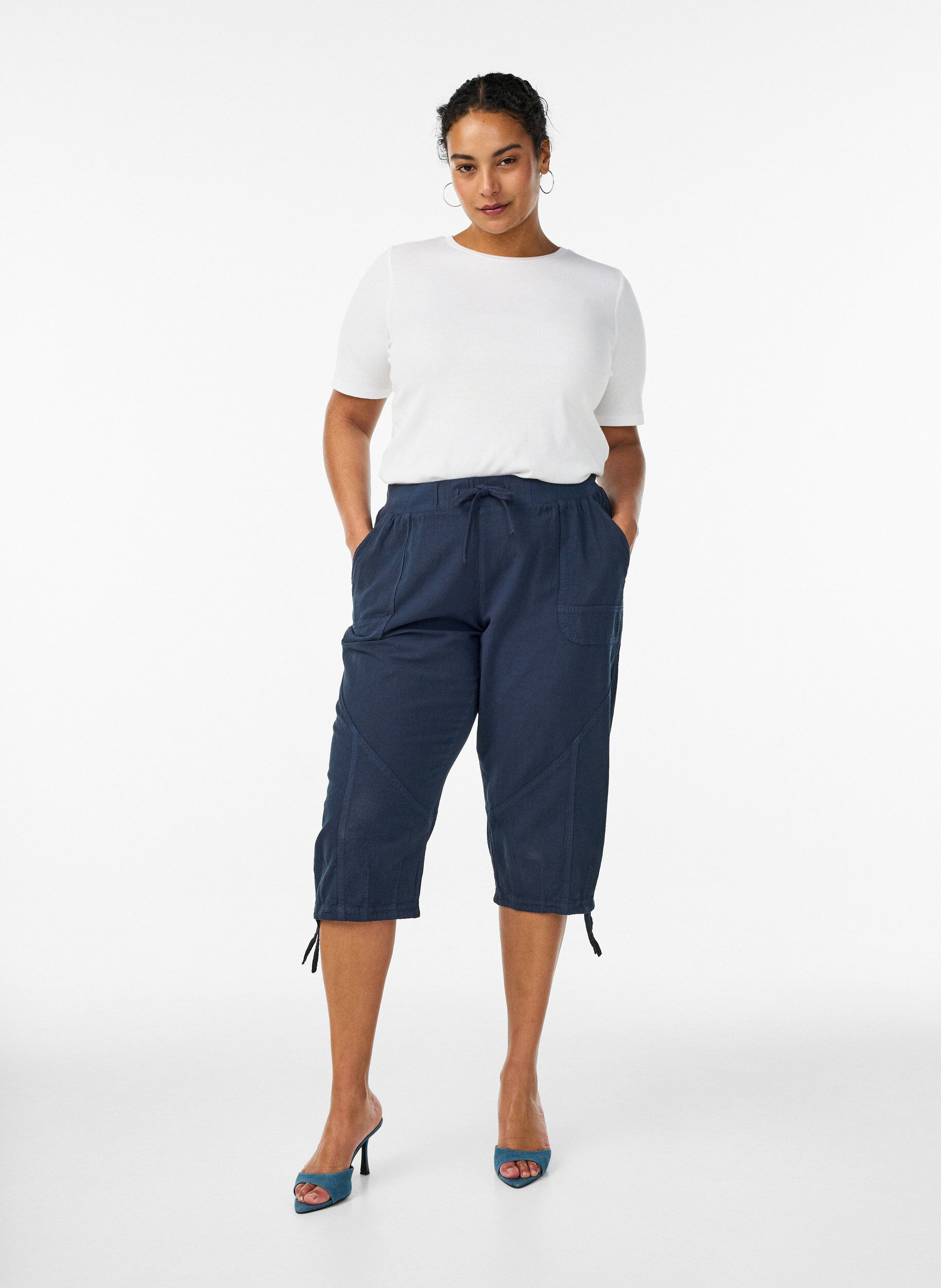 Cotton Capri trousers, Blue, Model