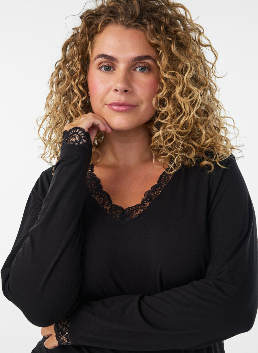 Viscose blouse with lace trim and V-neck, Black, Model image number 3